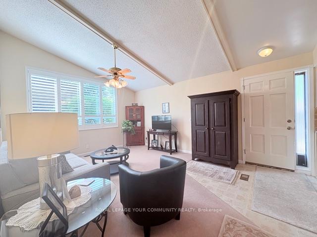 Photo 7 of 41 Knowles Crescent, Aurora, Aurora Highlands — HOMEH