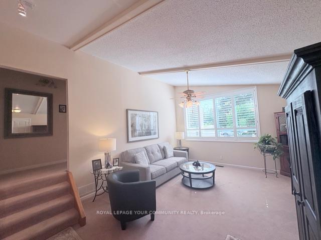 Photo 9 of 41 Knowles Crescent, Aurora, Aurora Highlands — HOMEH