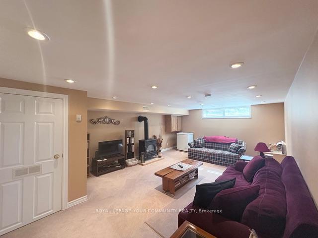 Photo 20 of 41 Knowles Crescent, Aurora, Aurora Highlands — HOMEH