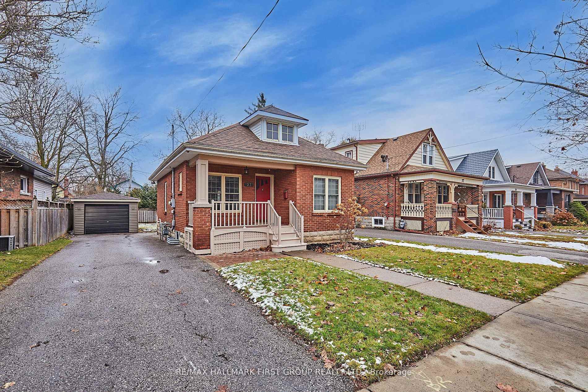 Front of 33 Mclaughlin Boulevard