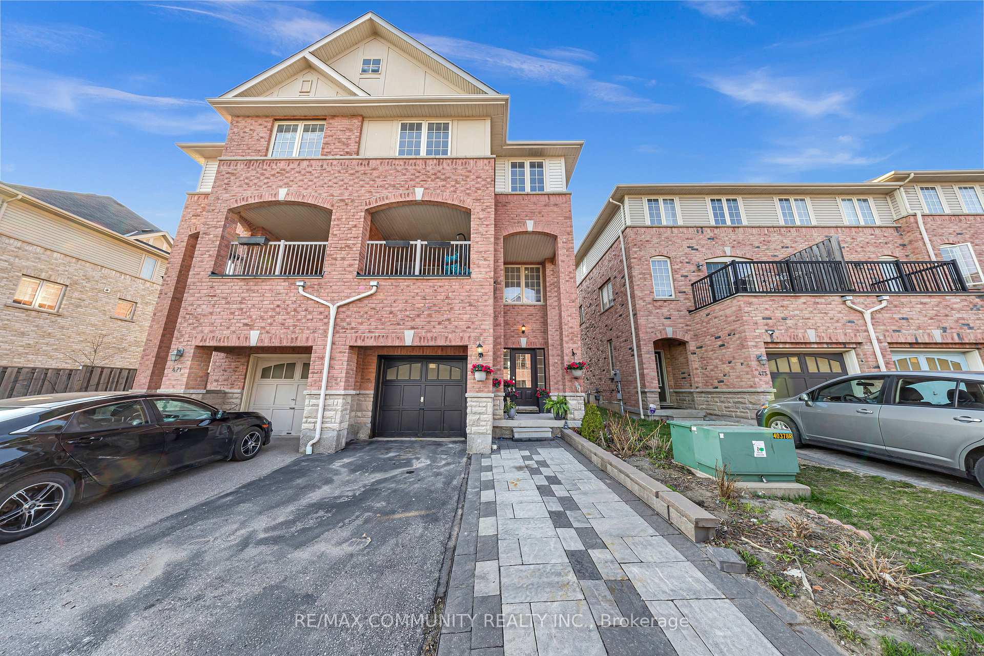Front of 473 Rossland Road E