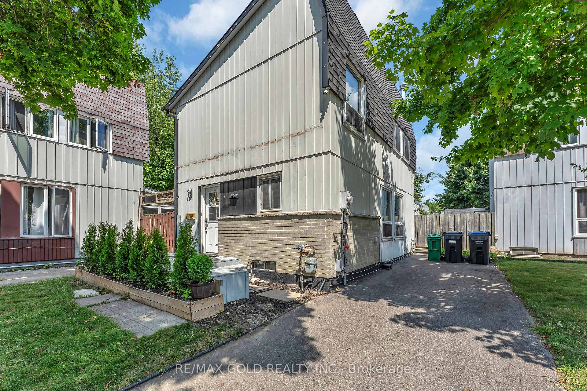 Photo 1 of 4 Glencastle Square, Brampton, Northgate — HOMEH