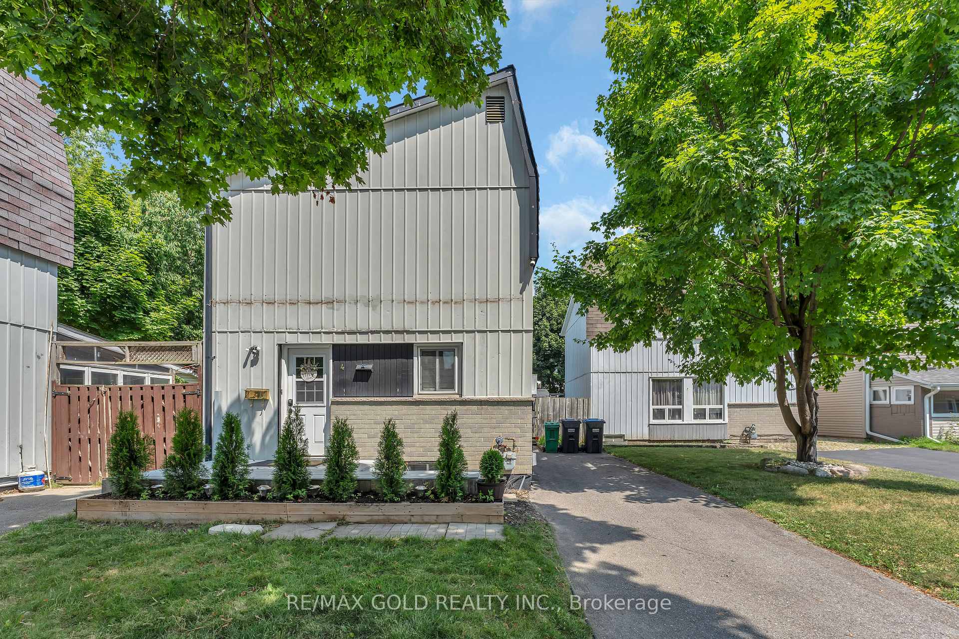 Photo 2 of 4 Glencastle Square, Brampton, Northgate — HOMEH