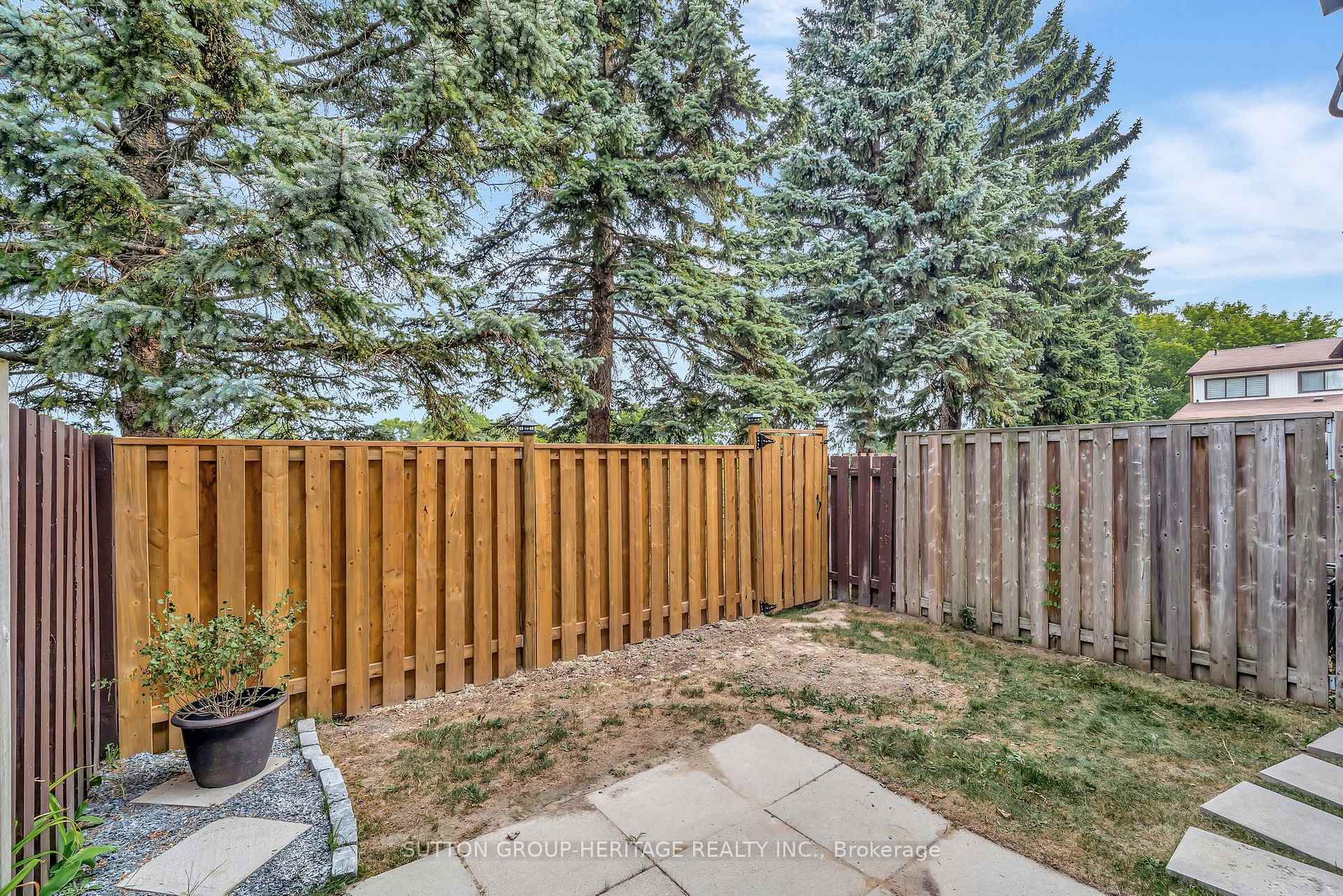 Photo 24 of Unit 10, 765 Oklahoma Drive, Pickering, West Shore — HOMEH