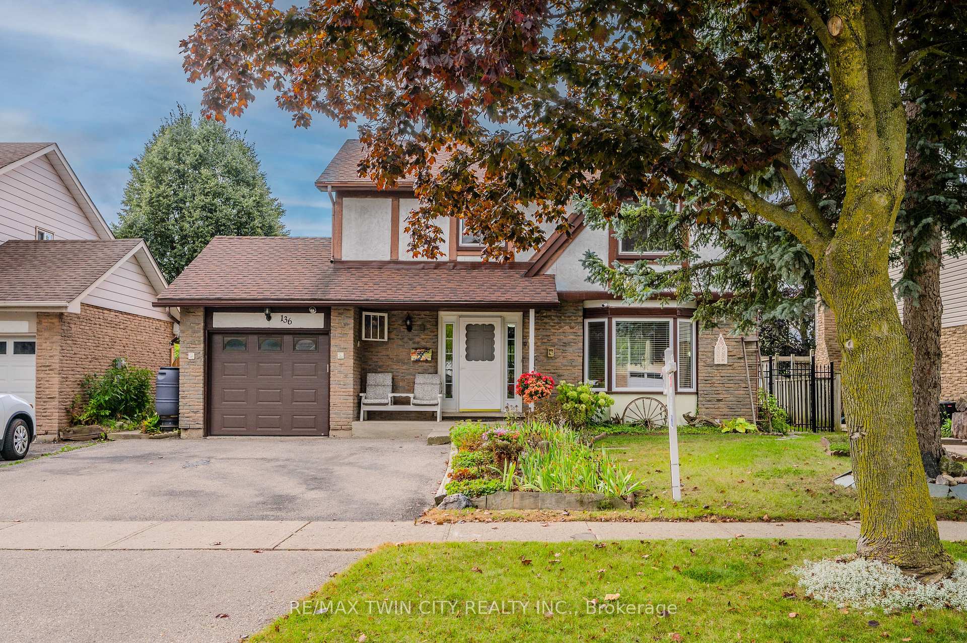 Photo 2 of 136 St Jerome Crescent, Kitchener — HOMEH