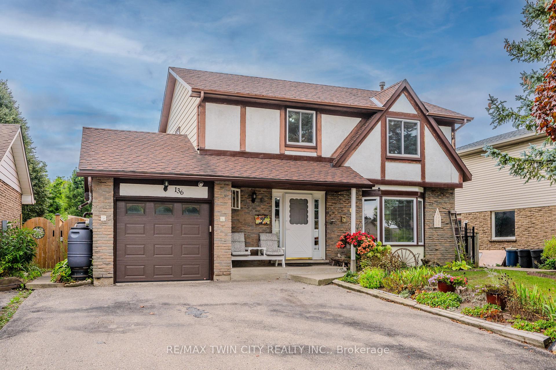 Photo 3 of 136 St Jerome Crescent, Kitchener — HOMEH