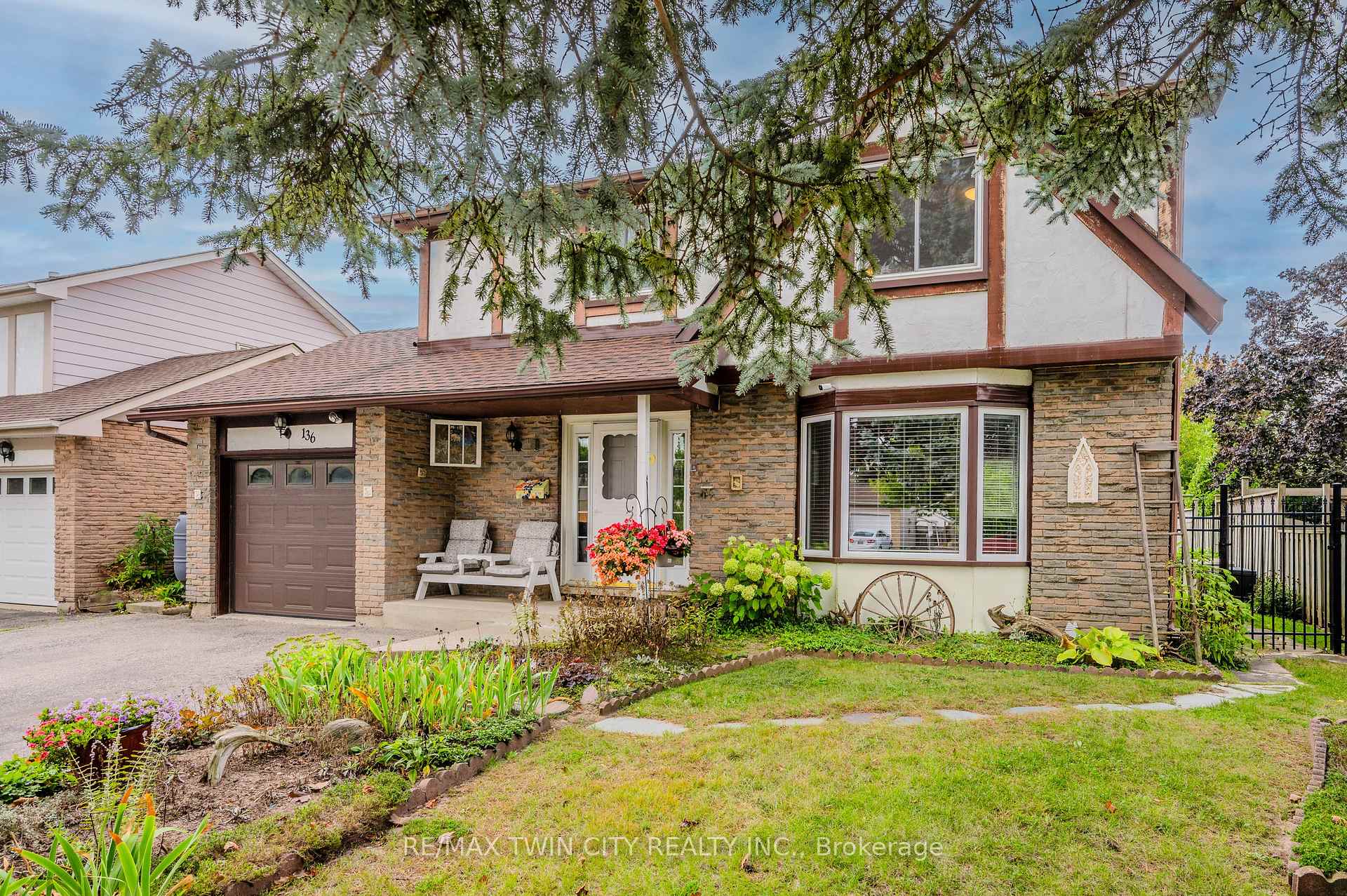 Photo 4 of 136 St Jerome Crescent, Kitchener — HOMEH