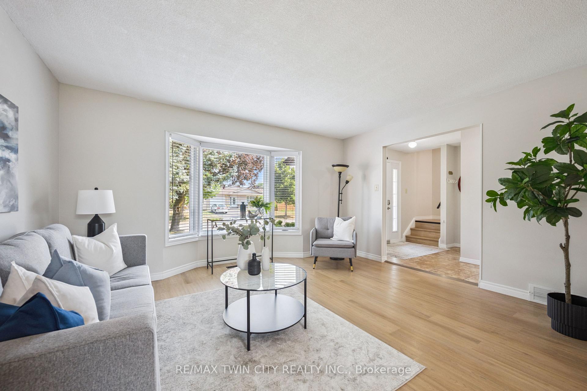 Photo 10 of 136 St Jerome Crescent, Kitchener — HOMEH