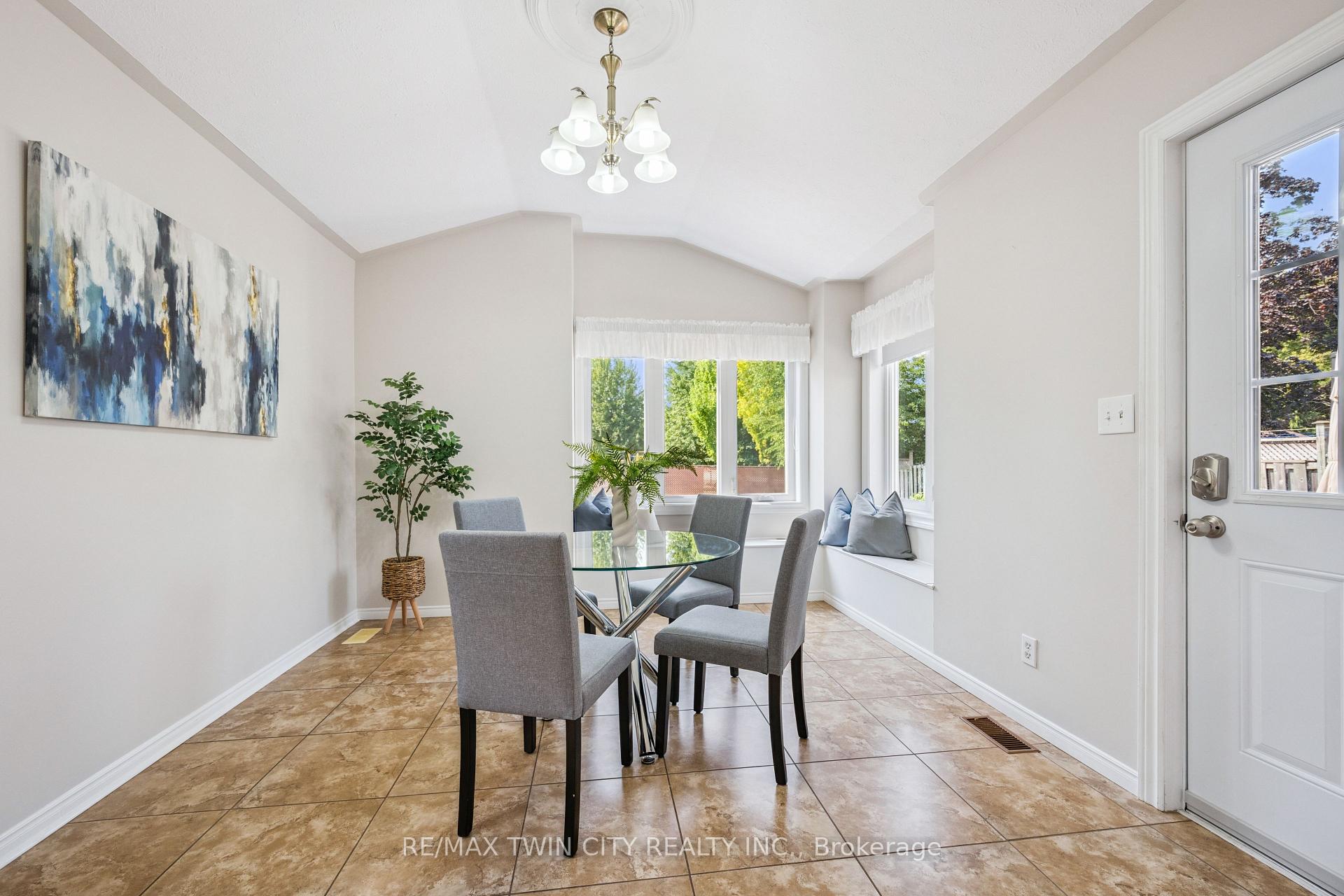 Photo 14 of 136 St Jerome Crescent, Kitchener — HOMEH