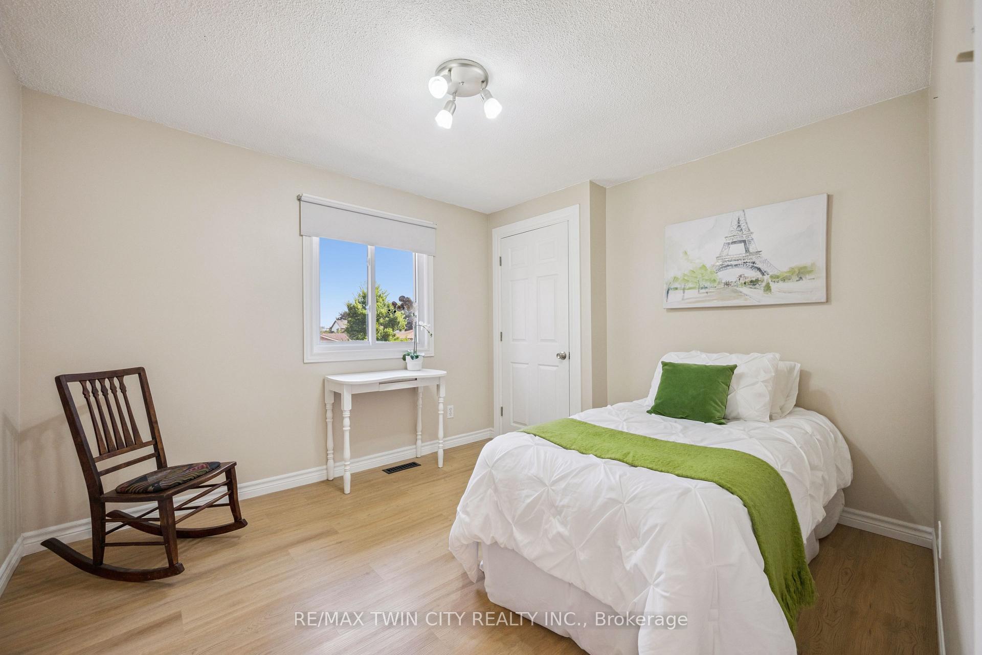 Photo 23 of 136 St Jerome Crescent, Kitchener — HOMEH