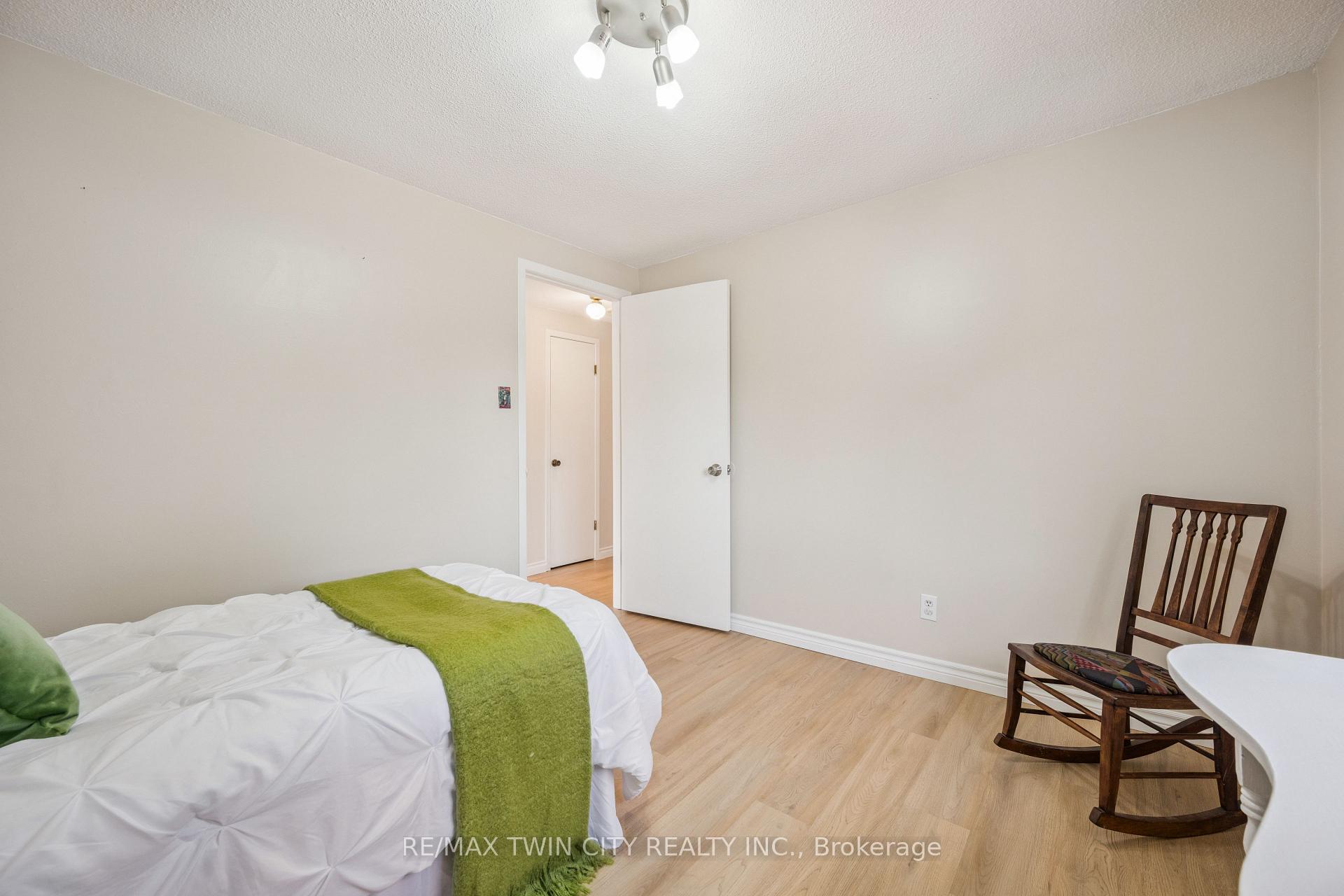 Photo 24 of 136 St Jerome Crescent, Kitchener — HOMEH