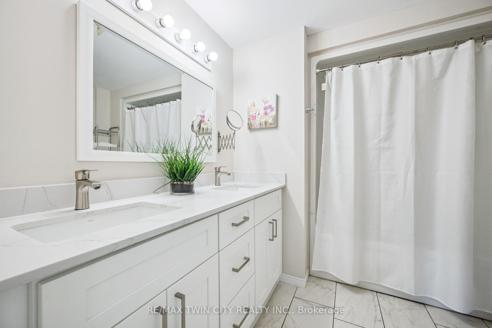 Photo 29 of 136 St Jerome Crescent, Kitchener — HOMEH