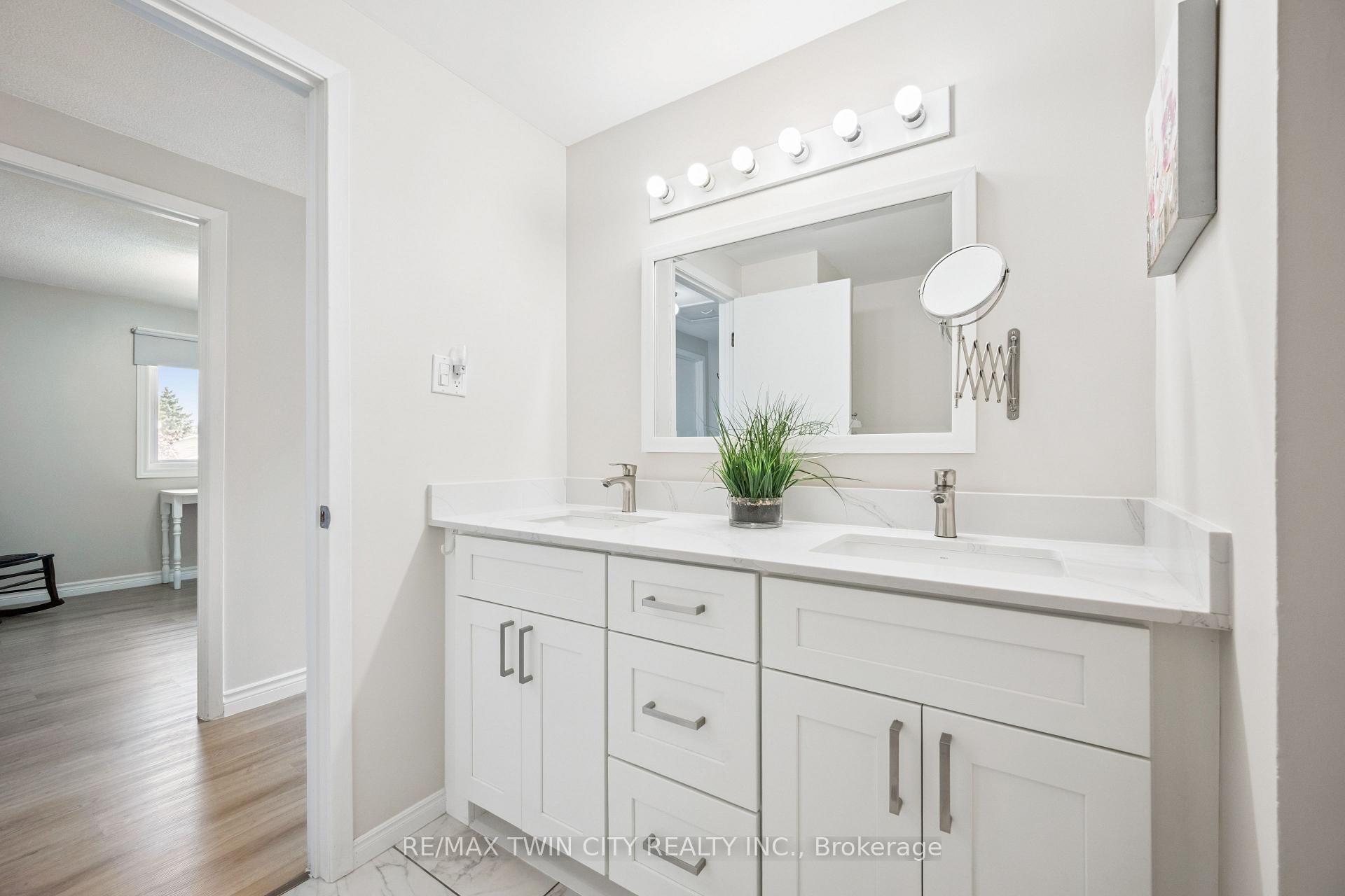 Photo 30 of 136 St Jerome Crescent, Kitchener — HOMEH