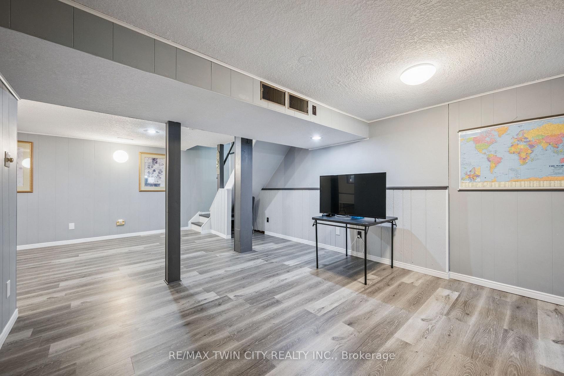 Photo 33 of 136 St Jerome Crescent, Kitchener — HOMEH