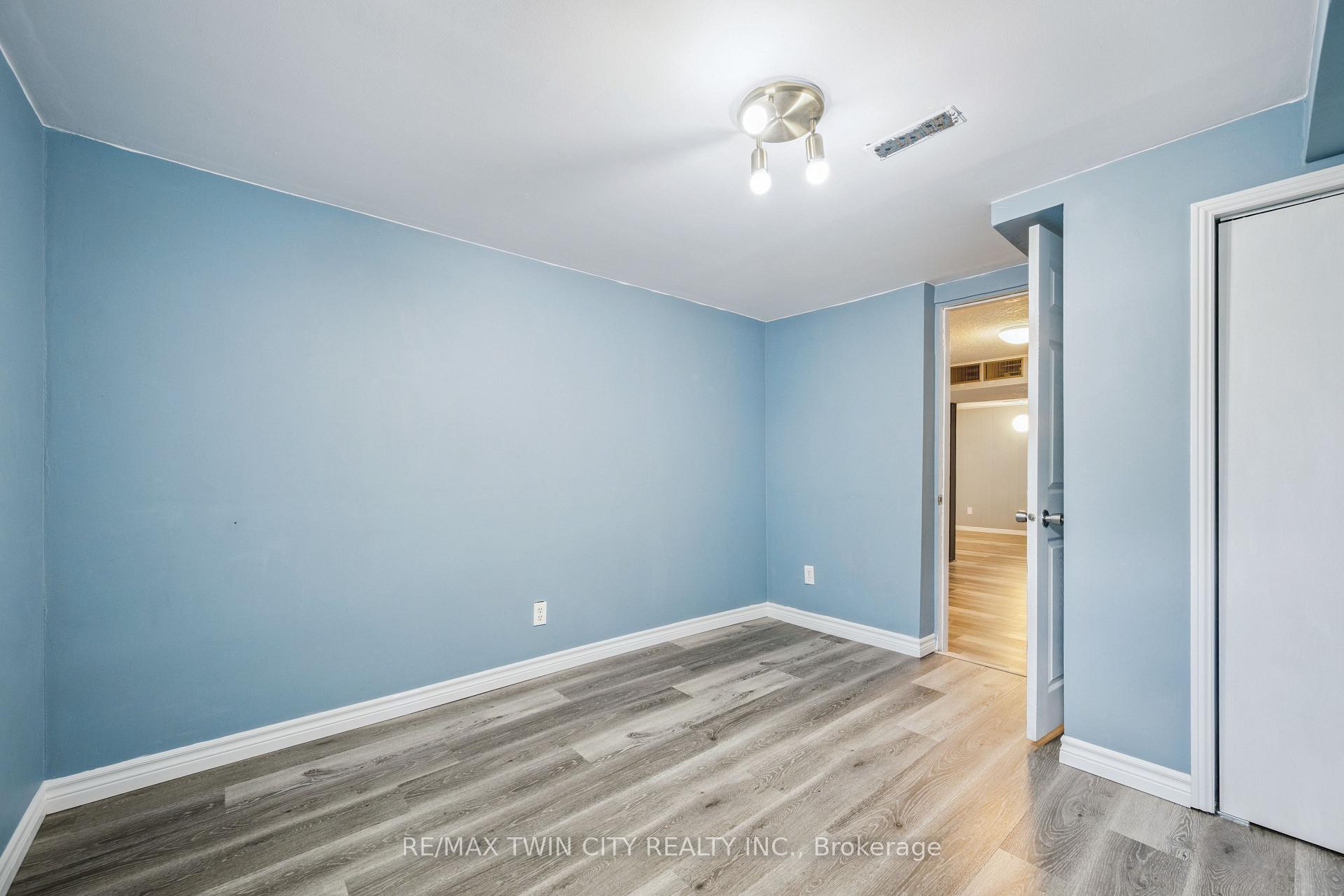 Photo 34 of 136 St Jerome Crescent, Kitchener — HOMEH