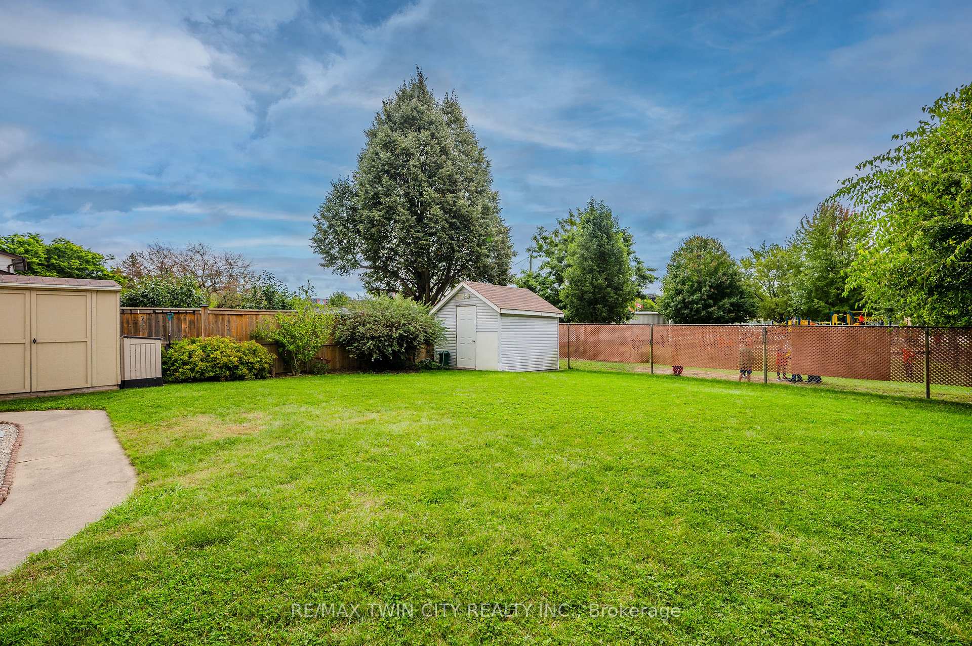 Photo 40 of 136 St Jerome Crescent, Kitchener — HOMEH