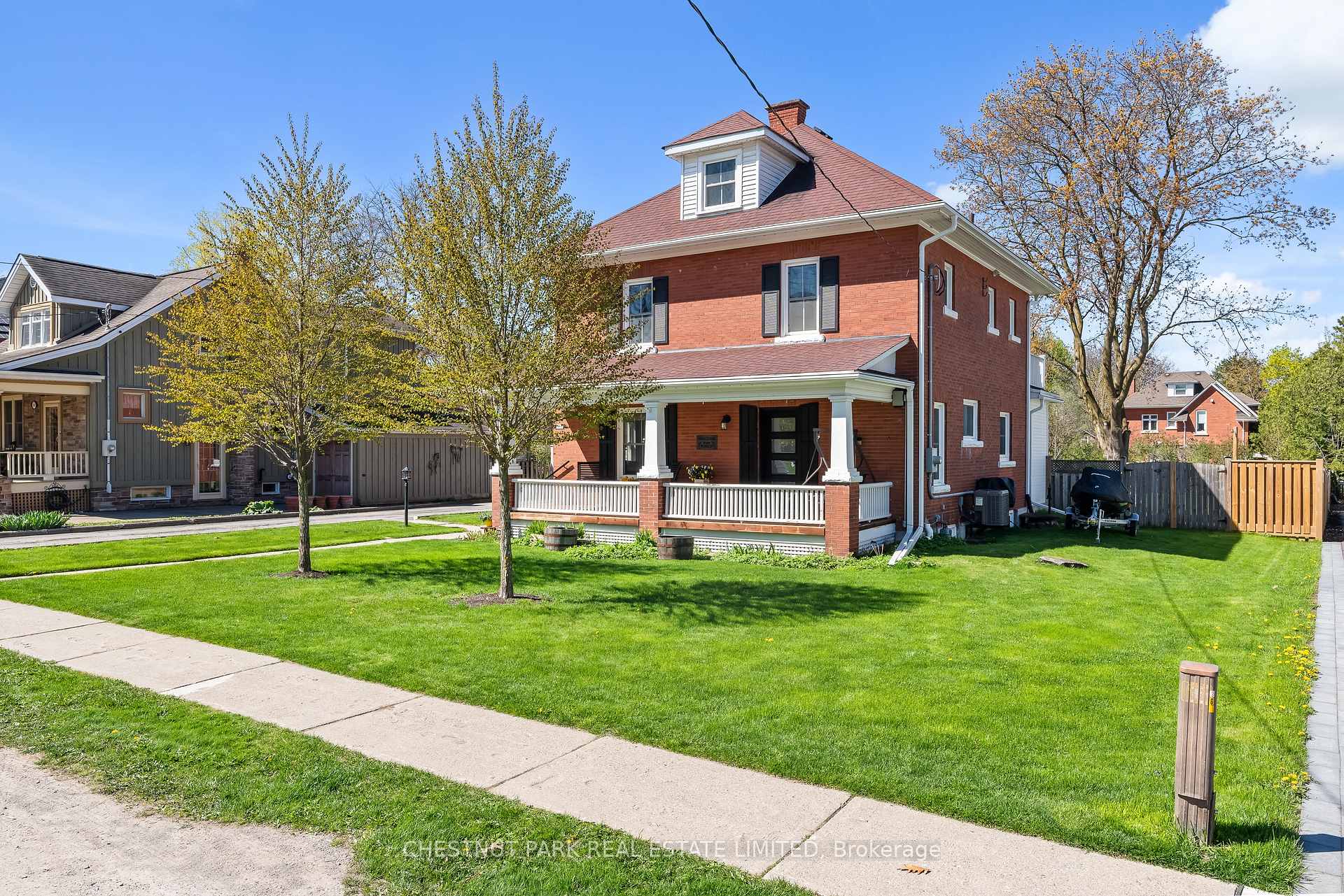 Photo 2 of 36 Third Avenue, Uxbridge — HOMEH