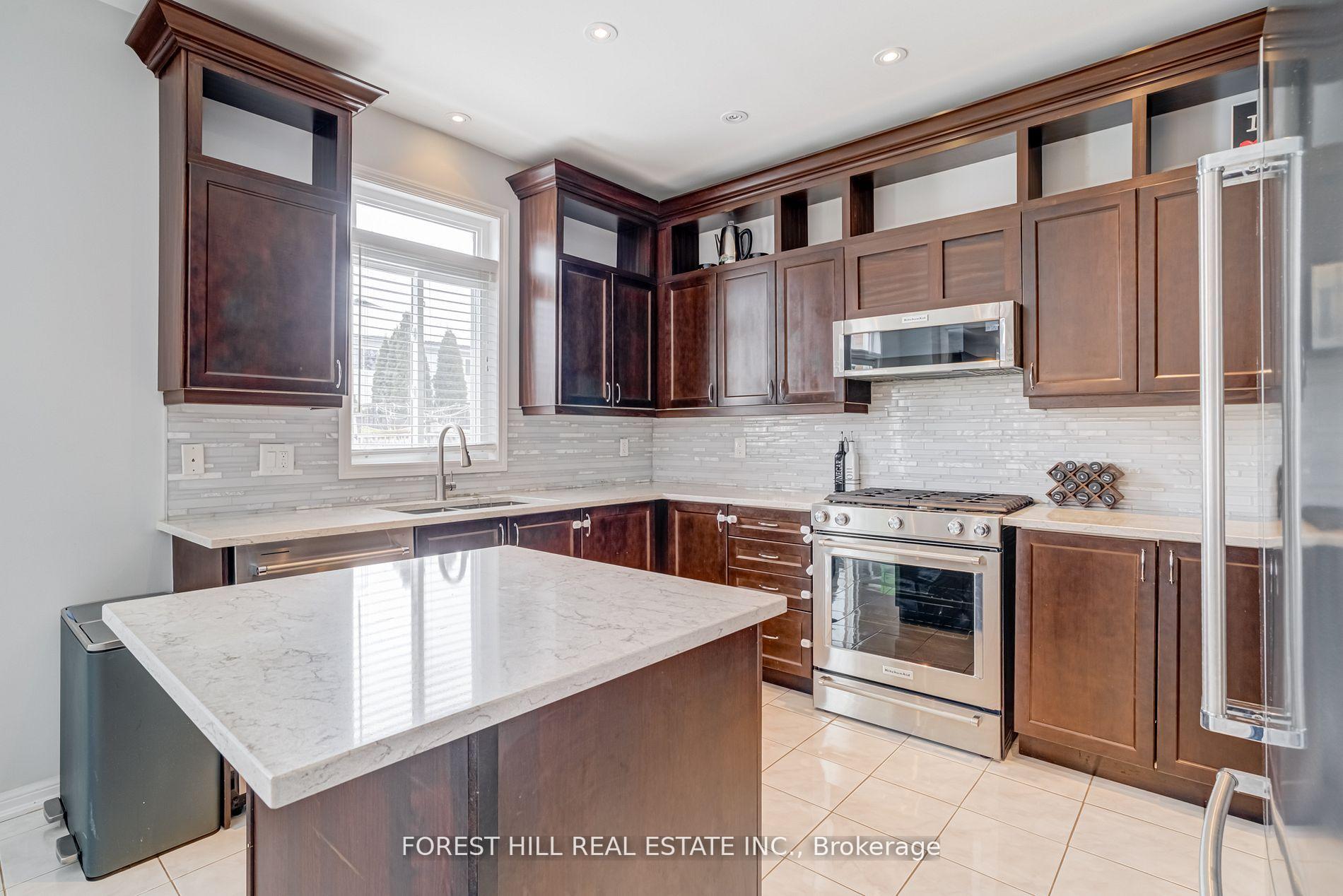 Photo 11 of 159 The Queensway, Barrie, Innis-Shore — HOMEH
