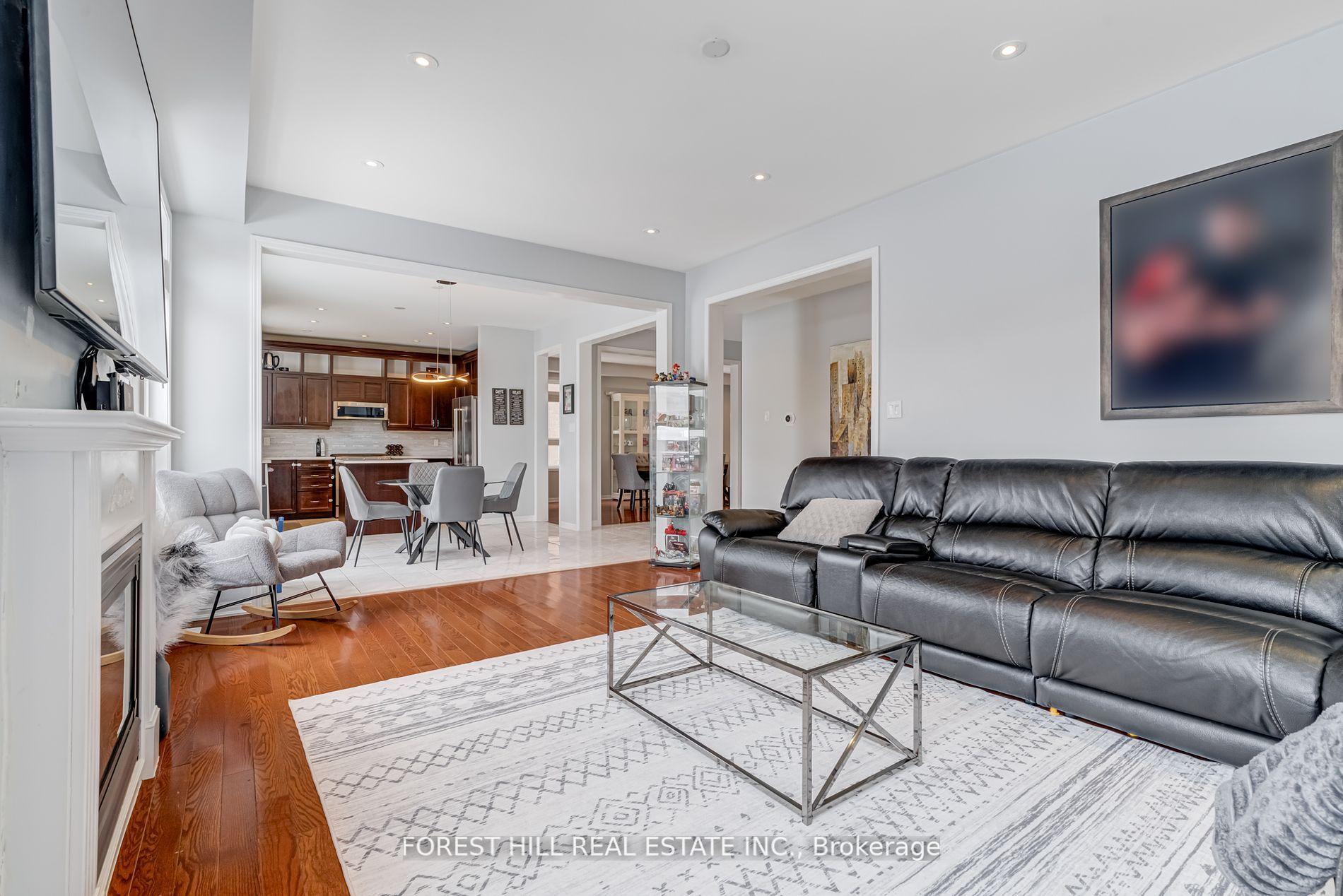 Photo 14 of 159 The Queensway, Barrie, Innis-Shore — HOMEH