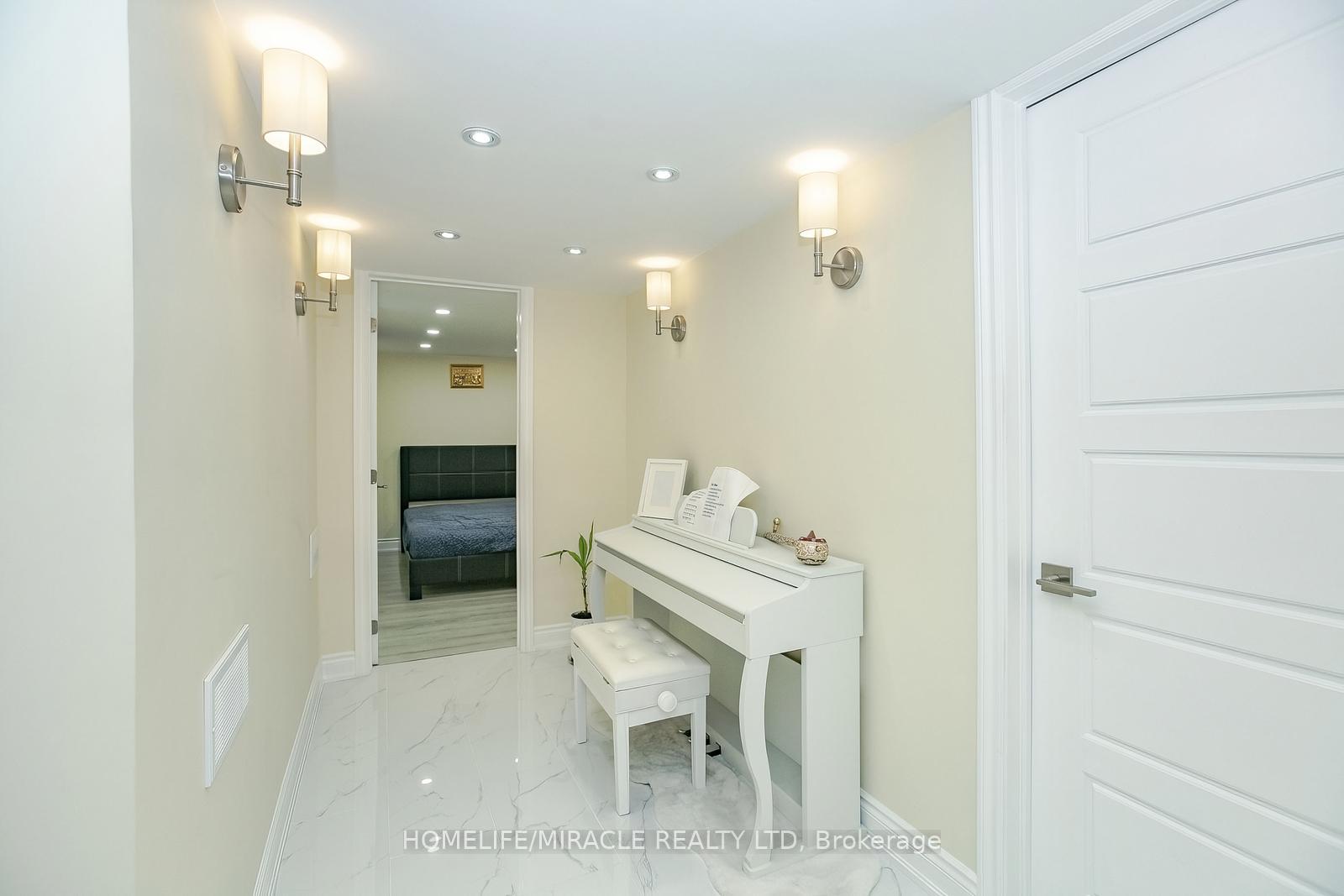 Photo 19 of 24 Old Cleeve Crescent E, Brampton, Northwest Brampton — HOMEH