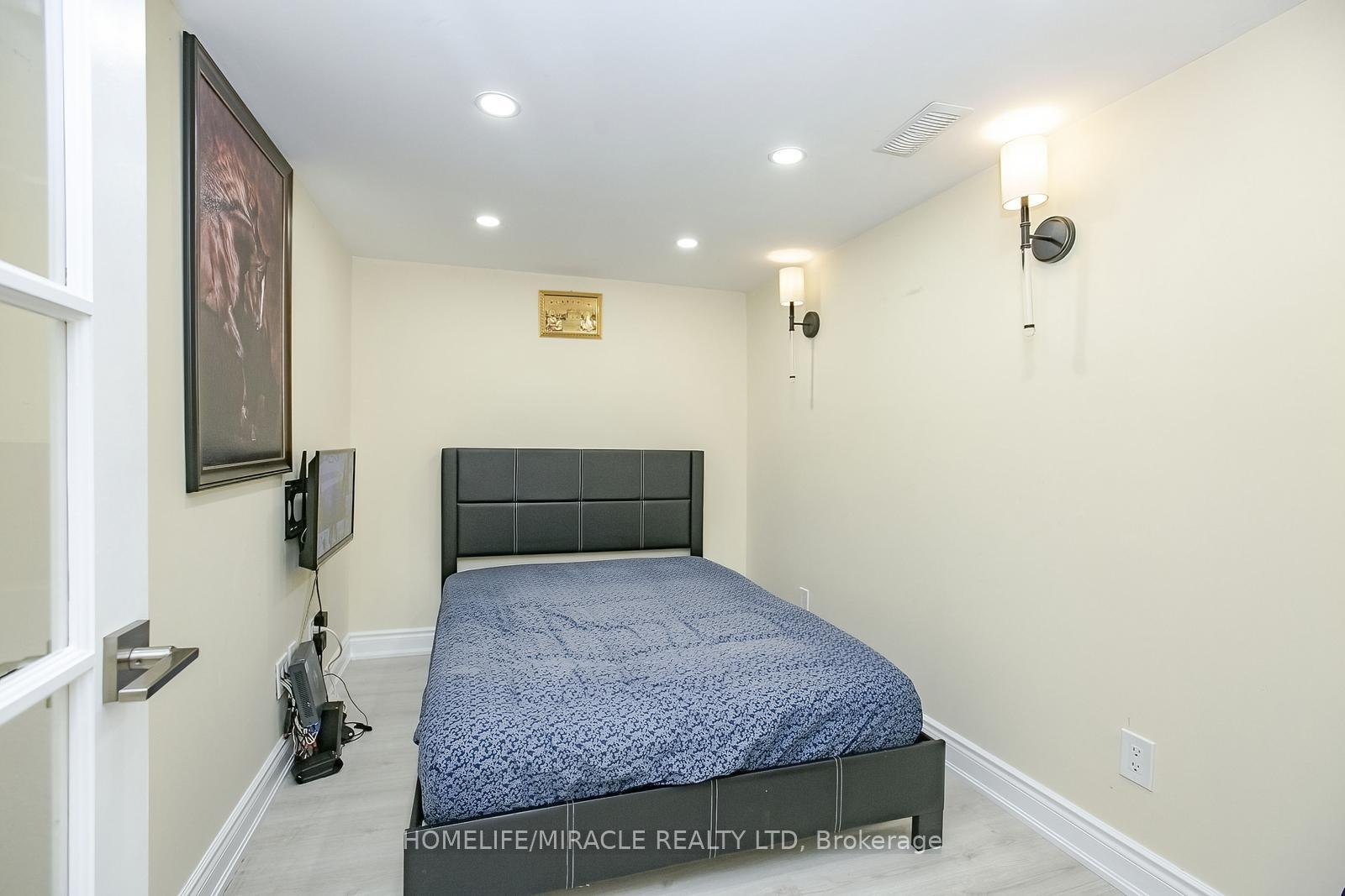 Photo 27 of 24 Old Cleeve Crescent E, Brampton, Northwest Brampton — HOMEH
