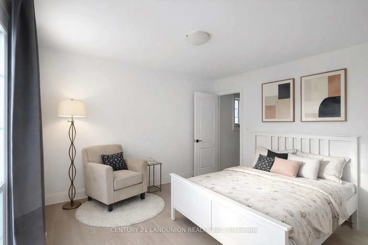 Photo 11 of 106 Santa Maria Trail, Vaughan, Maple — HOMEH