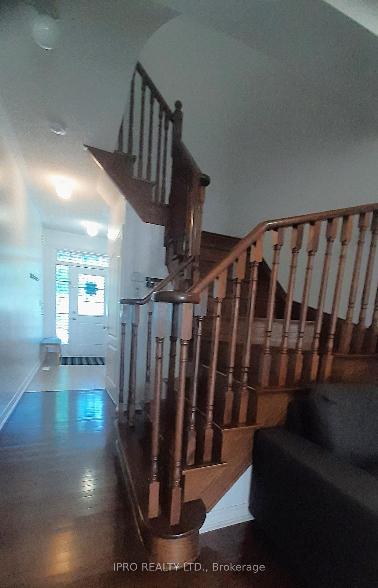 Photo 18 of 33 Hatton Court, Brampton, Credit Valley — HOMEH