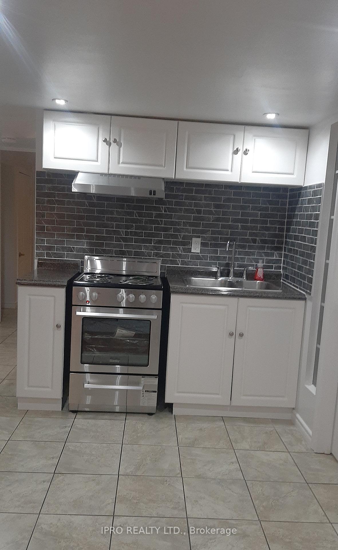 Photo 16 of 33 Hatton Court, Brampton, Credit Valley — HOMEH