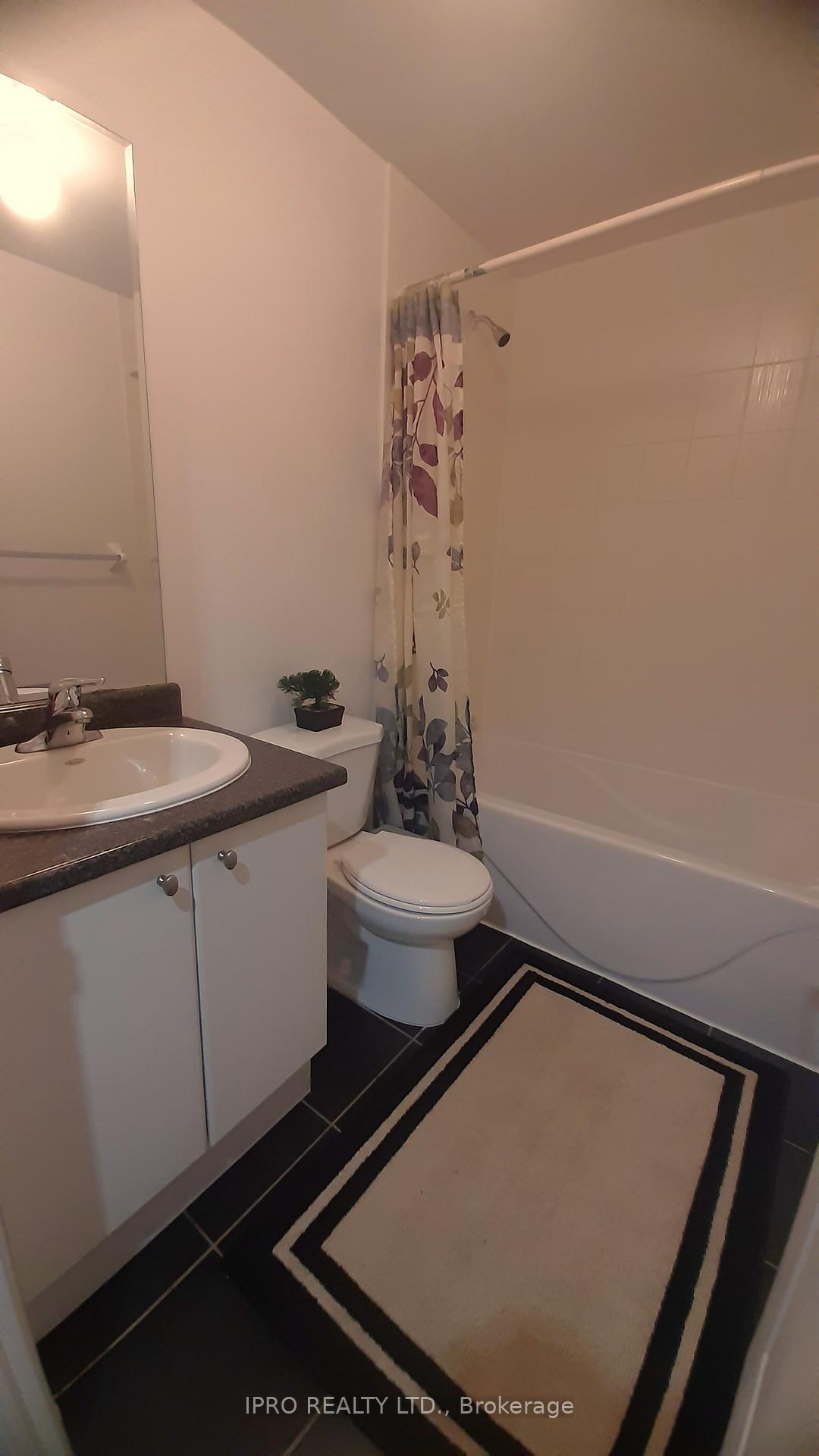 Photo 23 of 33 Hatton Court, Brampton, Credit Valley — HOMEH