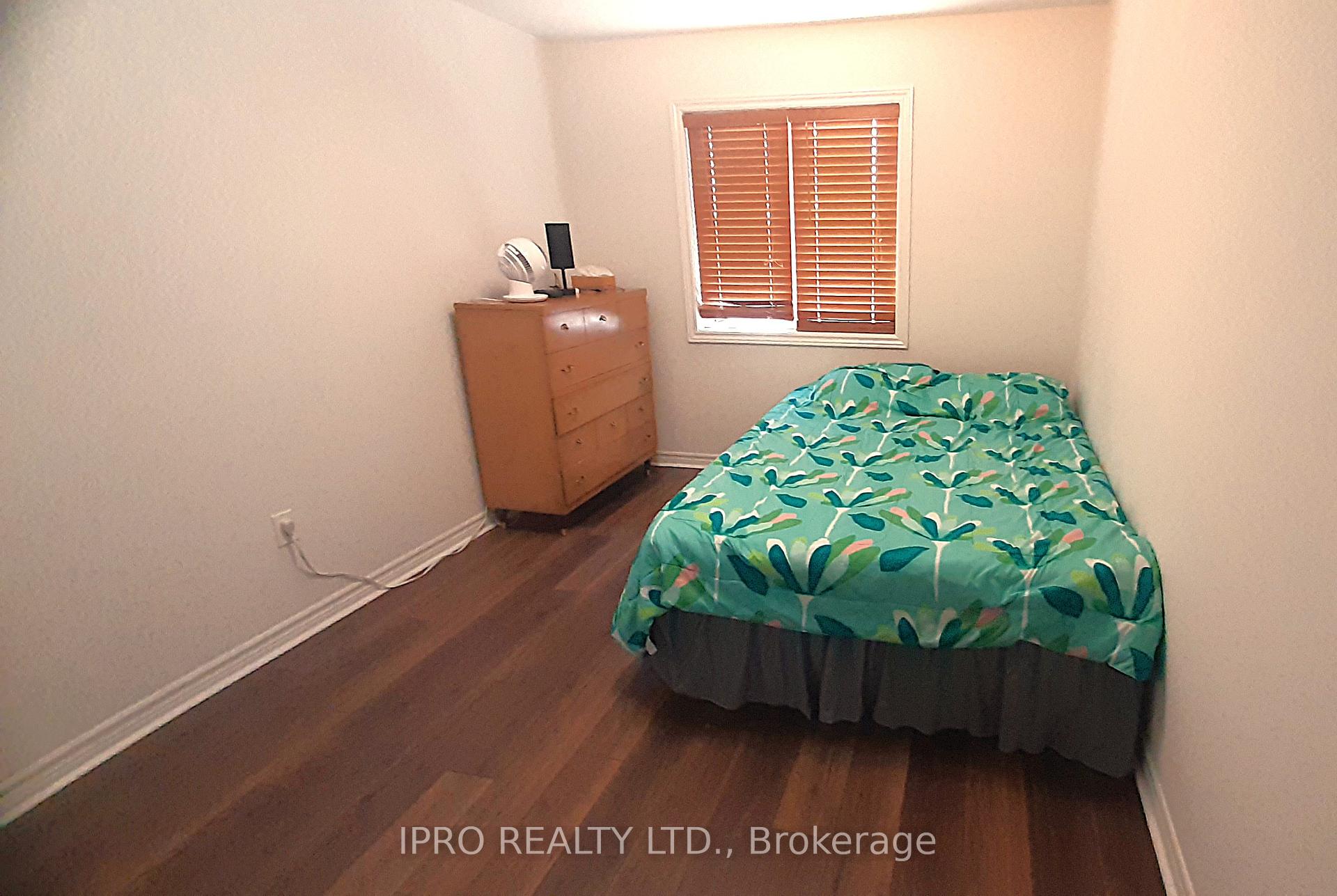 Photo 21 of 33 Hatton Court, Brampton, Credit Valley — HOMEH