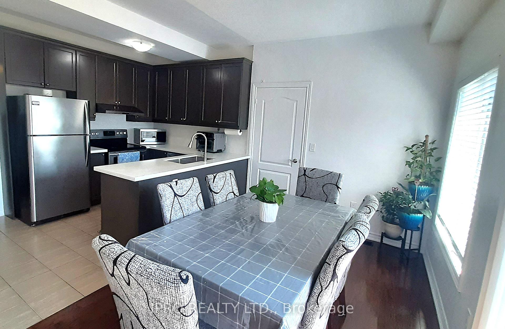 Photo 12 of 33 Hatton Court, Brampton, Credit Valley — HOMEH