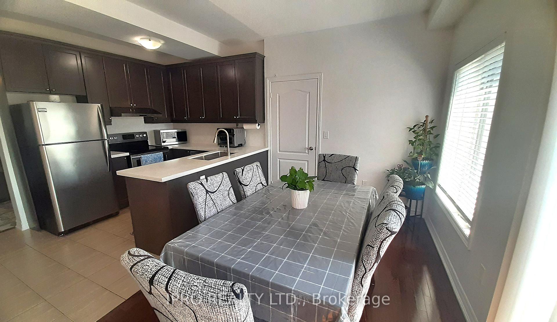 Photo 7 of 33 Hatton Court, Brampton, Credit Valley — HOMEH