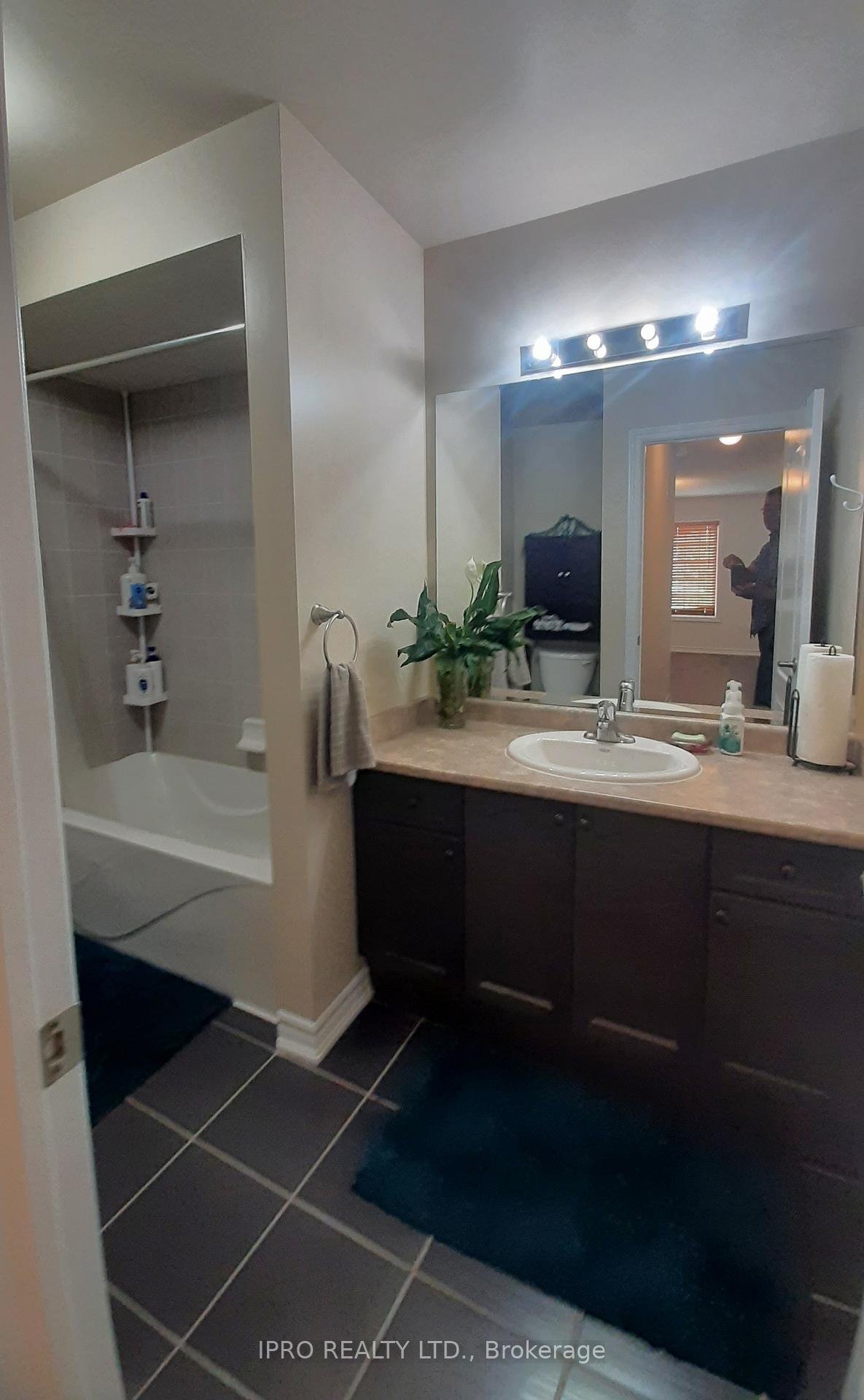 Photo 19 of 33 Hatton Court, Brampton, Credit Valley — HOMEH