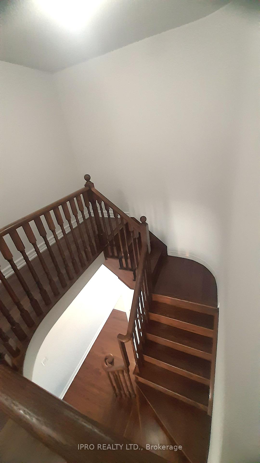 Photo 13 of 33 Hatton Court, Brampton, Credit Valley — HOMEH