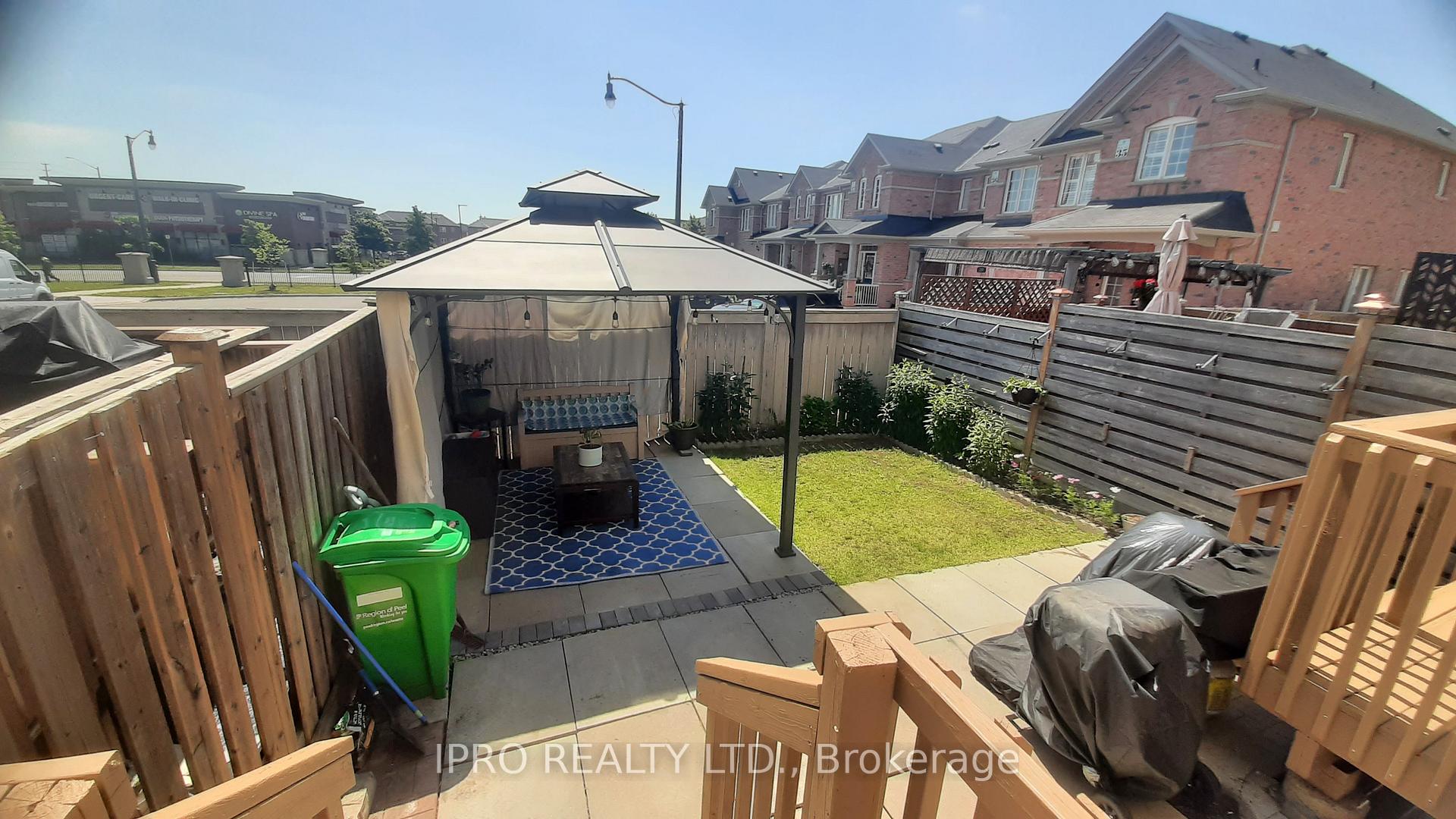 Photo 8 of 33 Hatton Court, Brampton, Credit Valley — HOMEH