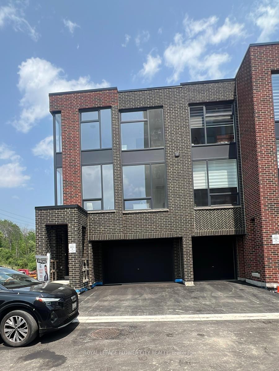 Front of 7 Taylor Court