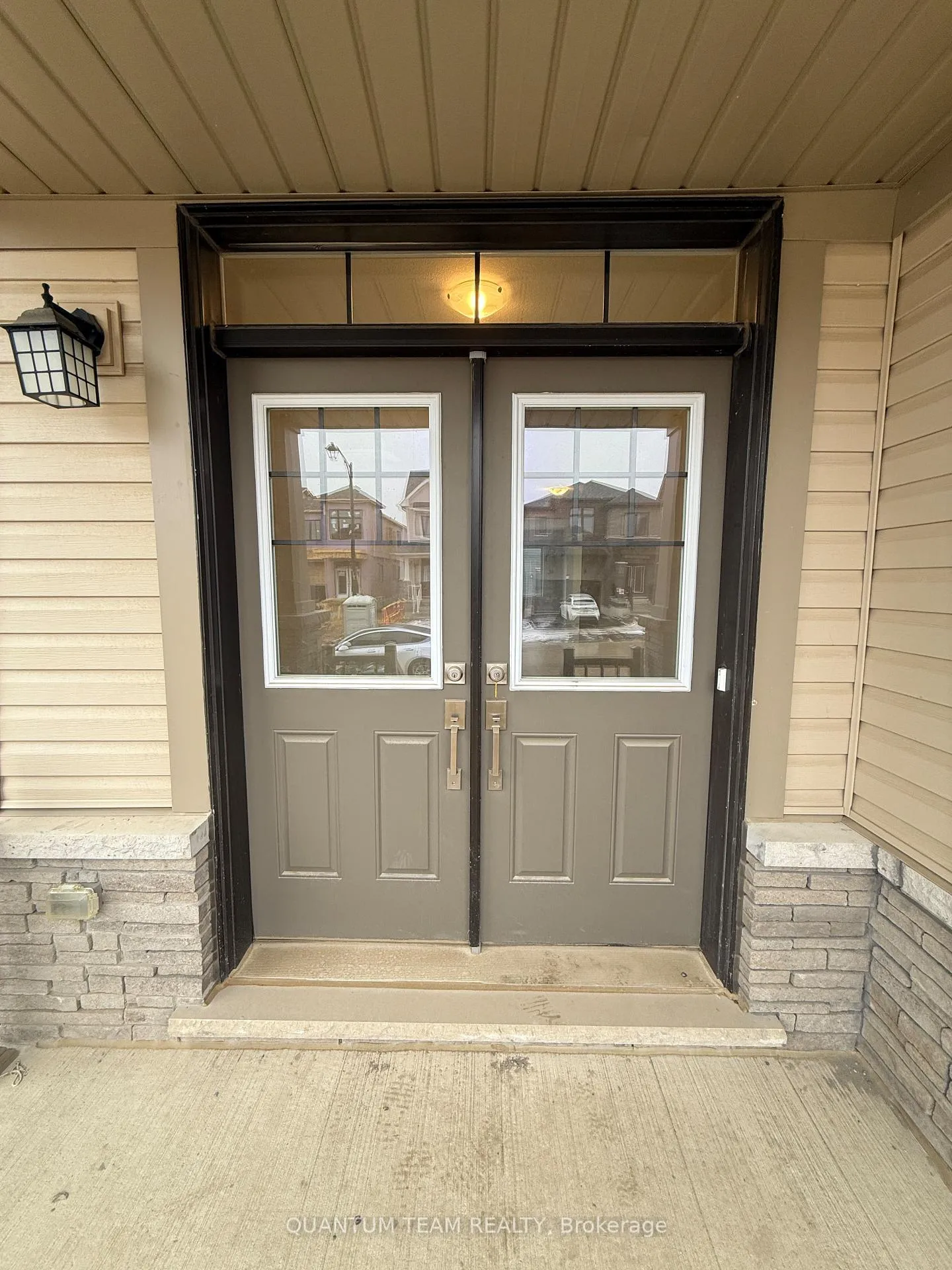 Photo 2 of 11 Wintergreen Crescent, Haldimand — HOMEH