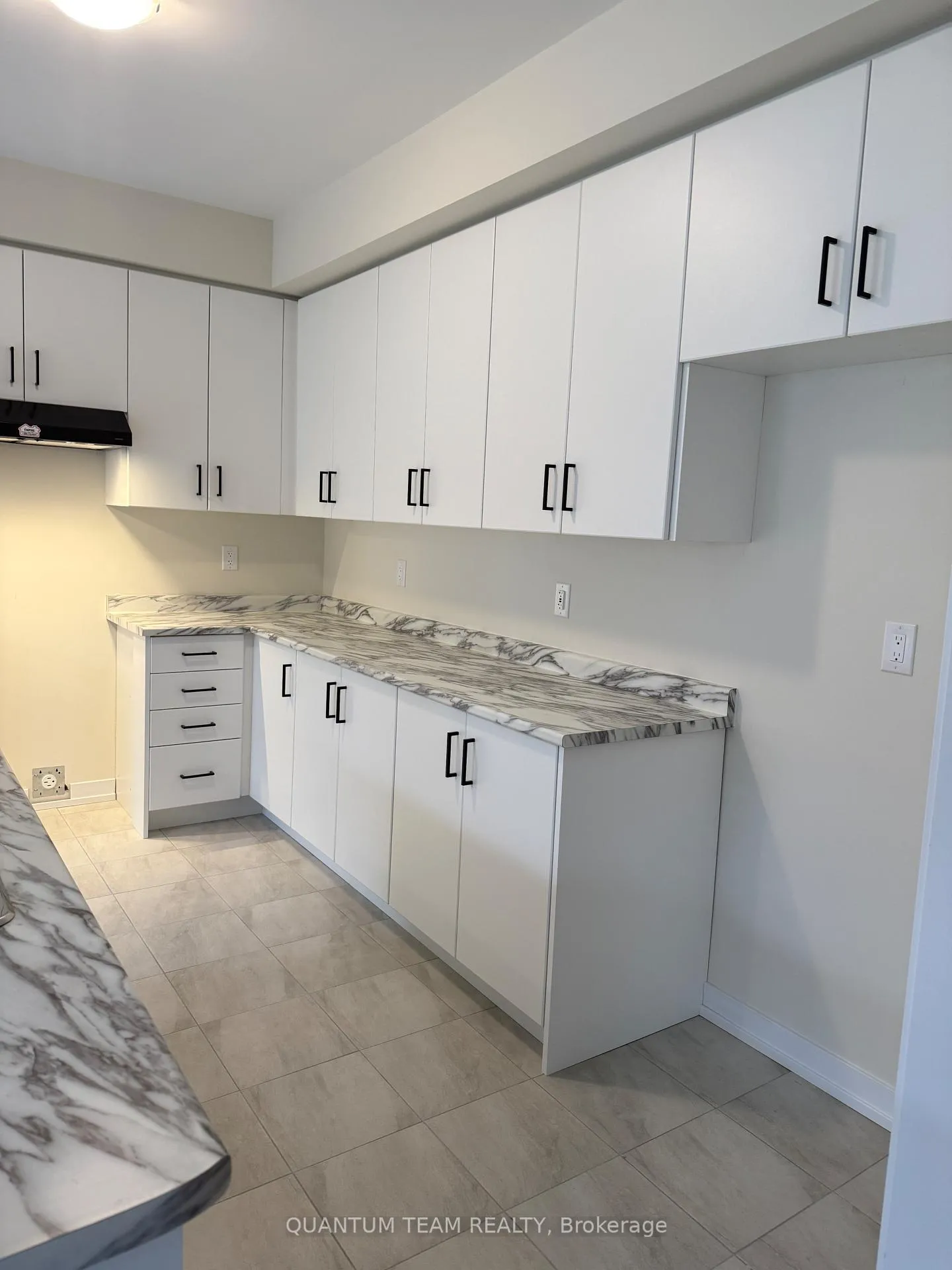 Photo 5 of 11 Wintergreen Crescent, Haldimand — HOMEH