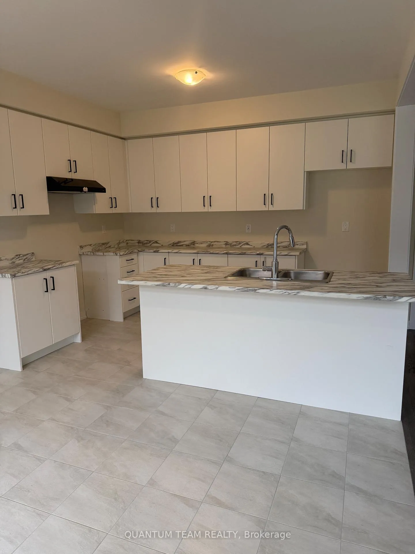 Photo 6 of 11 Wintergreen Crescent, Haldimand — HOMEH