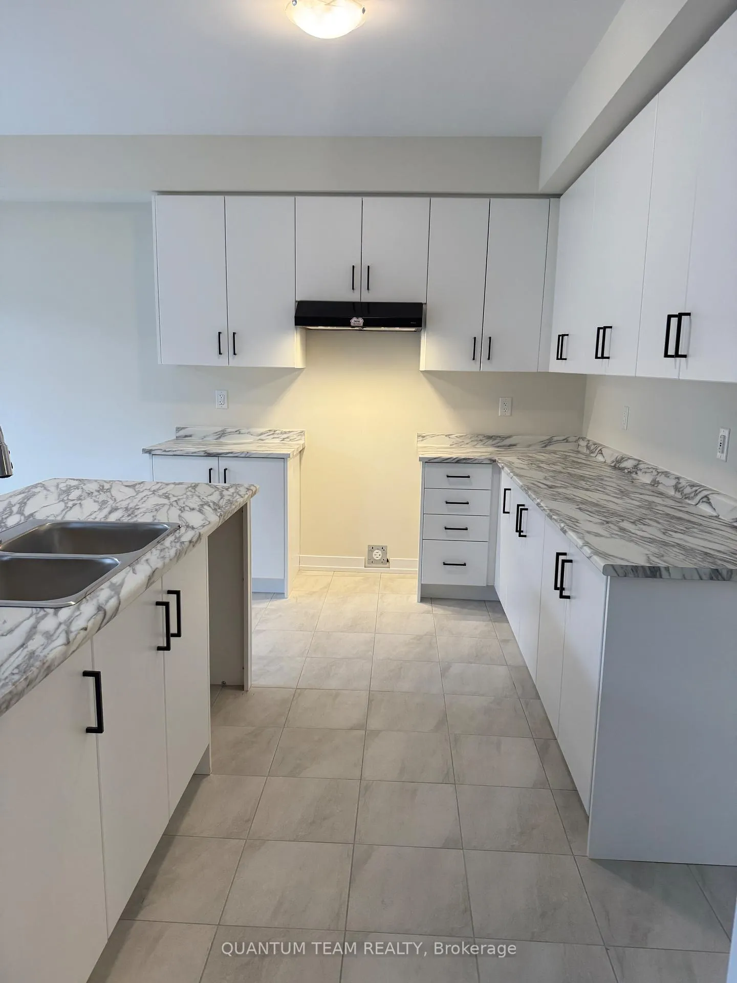 Photo 8 of 11 Wintergreen Crescent, Haldimand — HOMEH