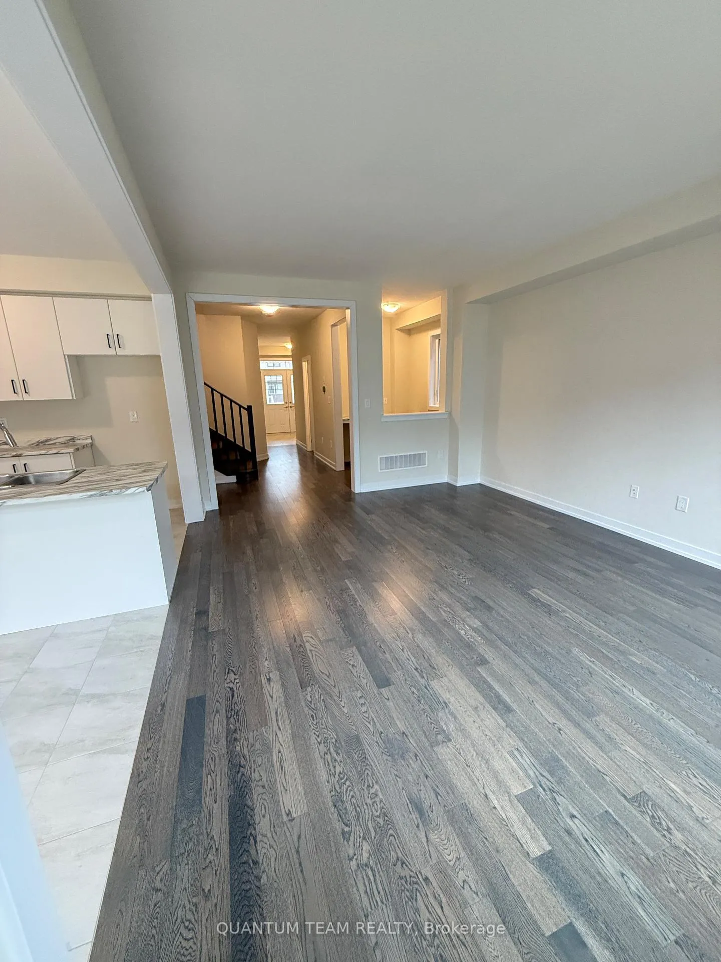 Photo 9 of 11 Wintergreen Crescent, Haldimand — HOMEH