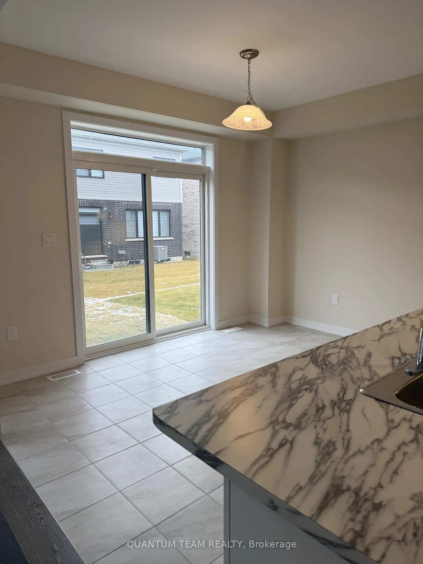 Photo 10 of 11 Wintergreen Crescent, Haldimand — HOMEH