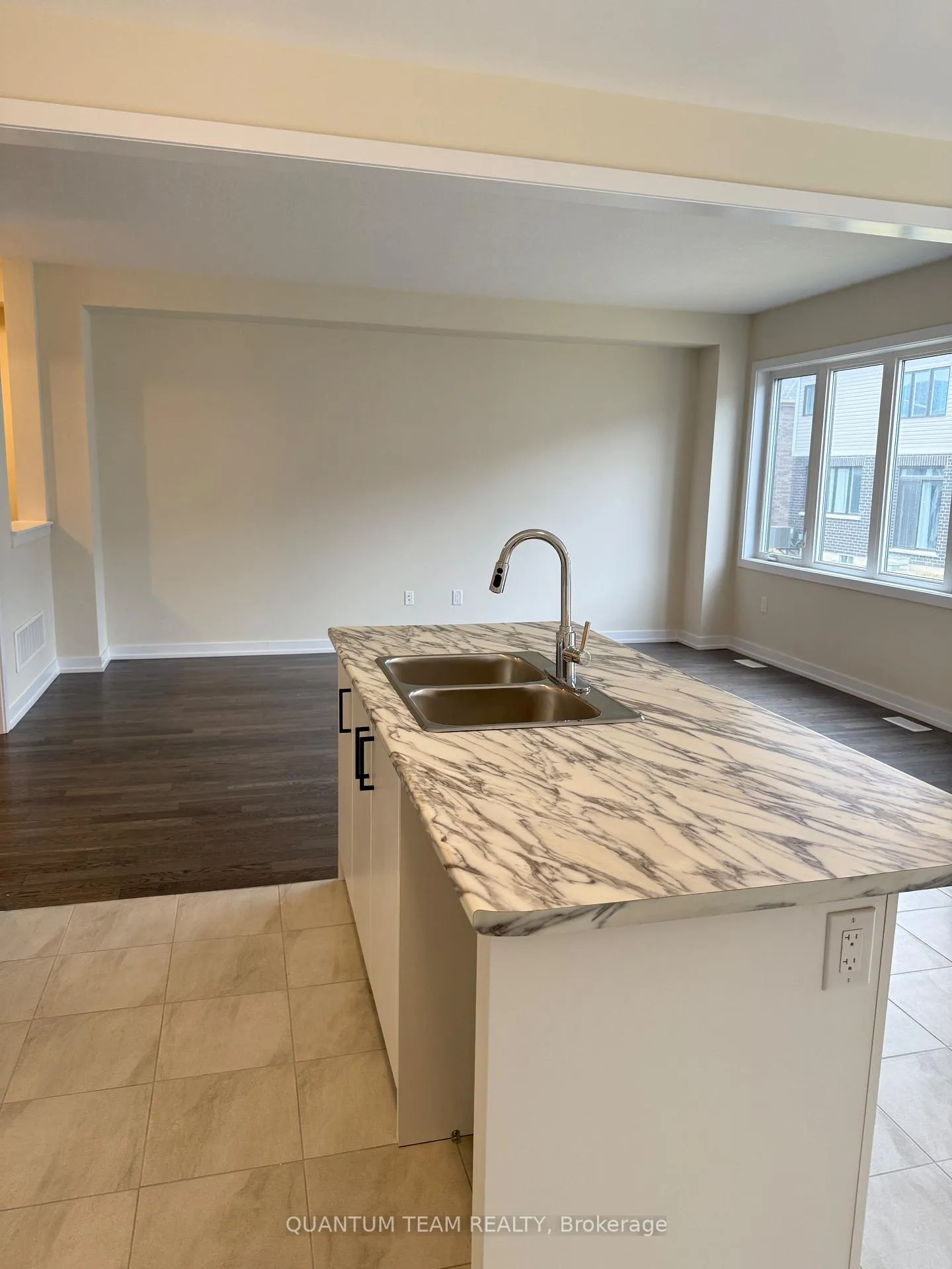 Photo 11 of 11 Wintergreen Crescent, Haldimand — HOMEH