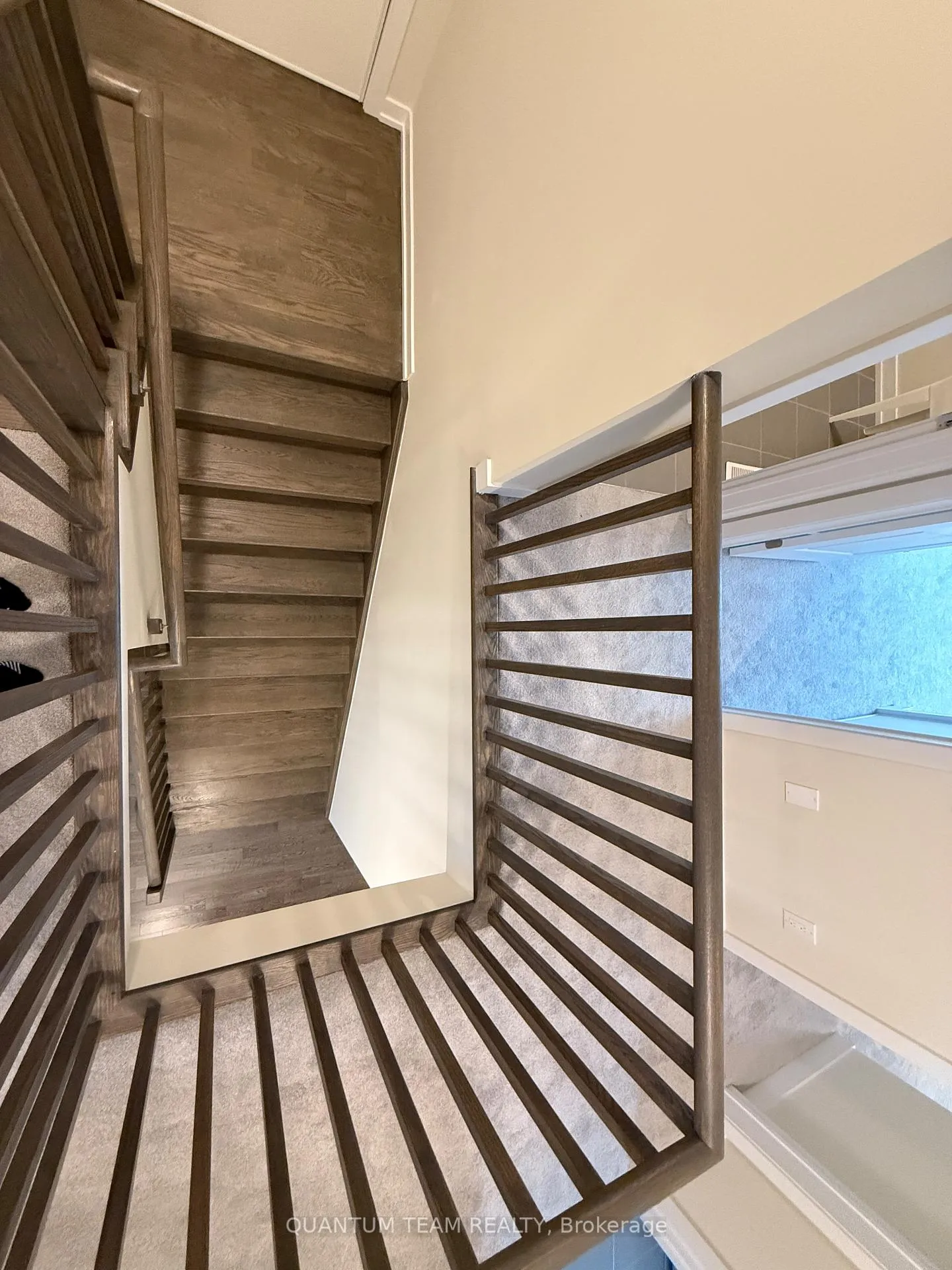 Photo 14 of 11 Wintergreen Crescent, Haldimand — HOMEH