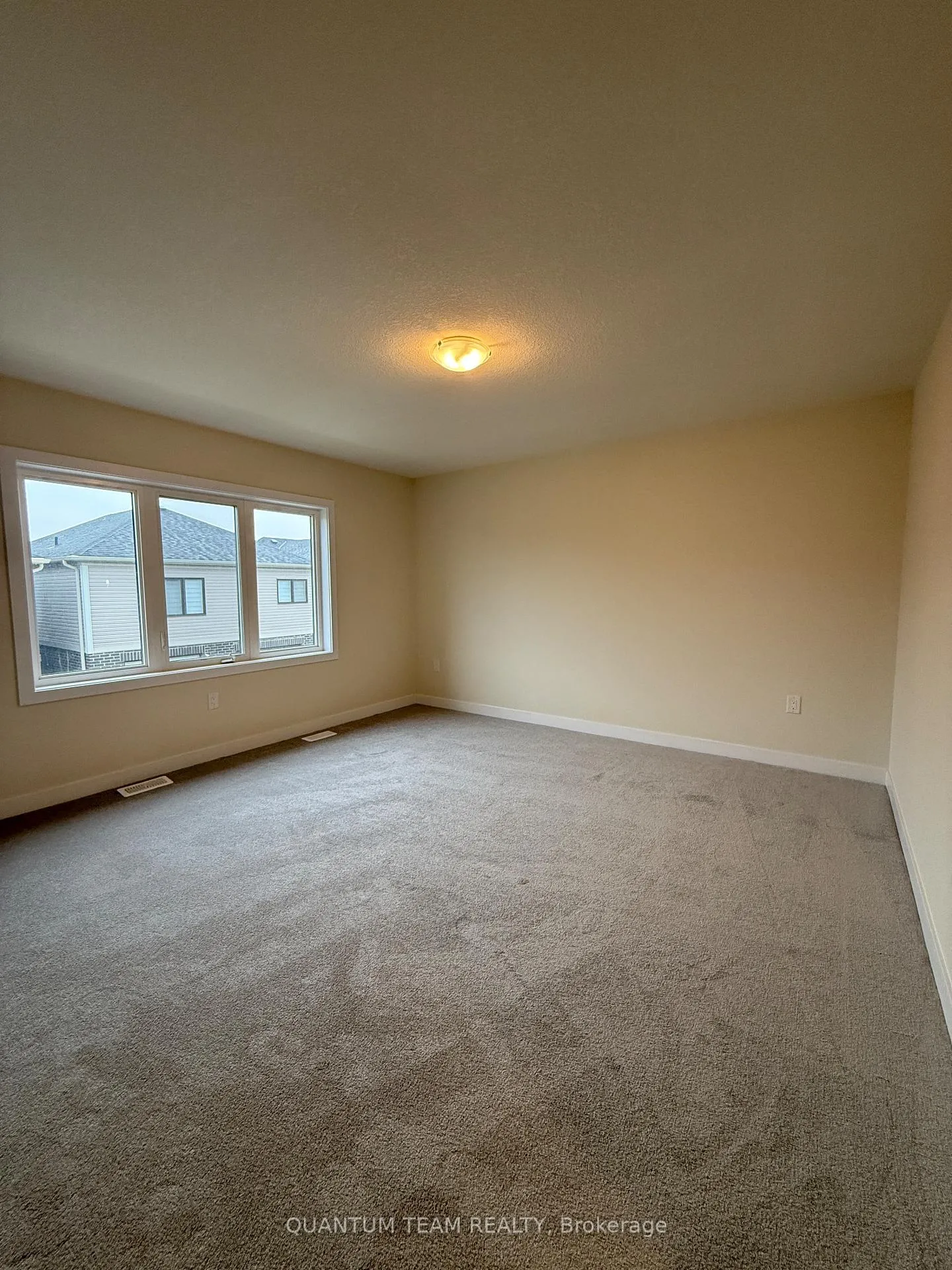 Photo 18 of 11 Wintergreen Crescent, Haldimand — HOMEH