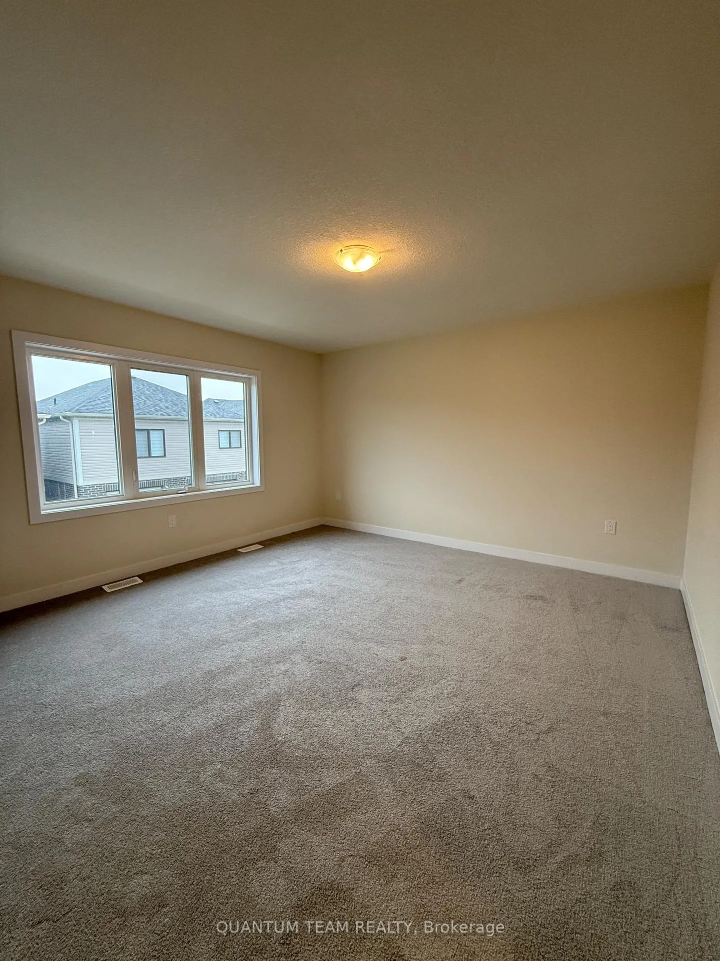Photo 19 of 11 Wintergreen Crescent, Haldimand — HOMEH