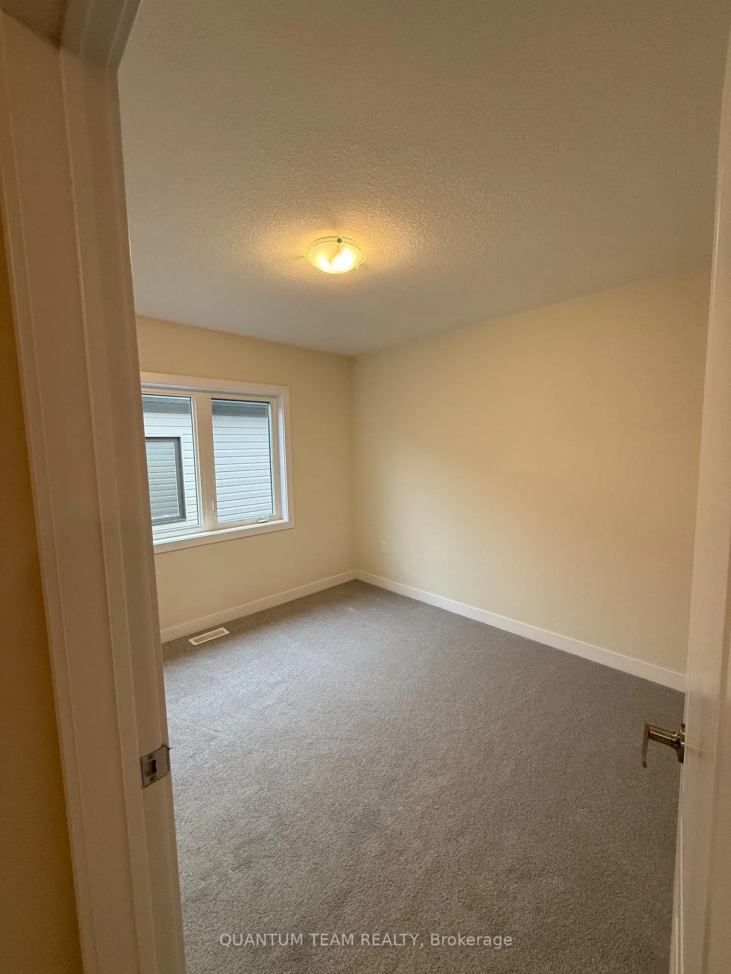Photo 27 of 11 Wintergreen Crescent, Haldimand — HOMEH