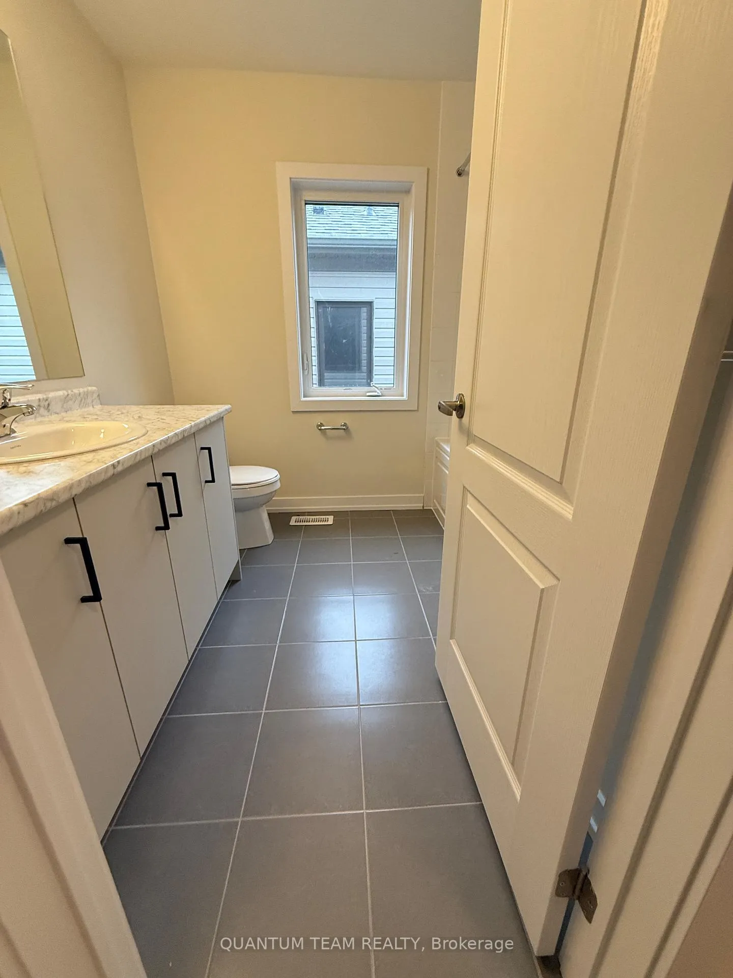 Photo 29 of 11 Wintergreen Crescent, Haldimand — HOMEH