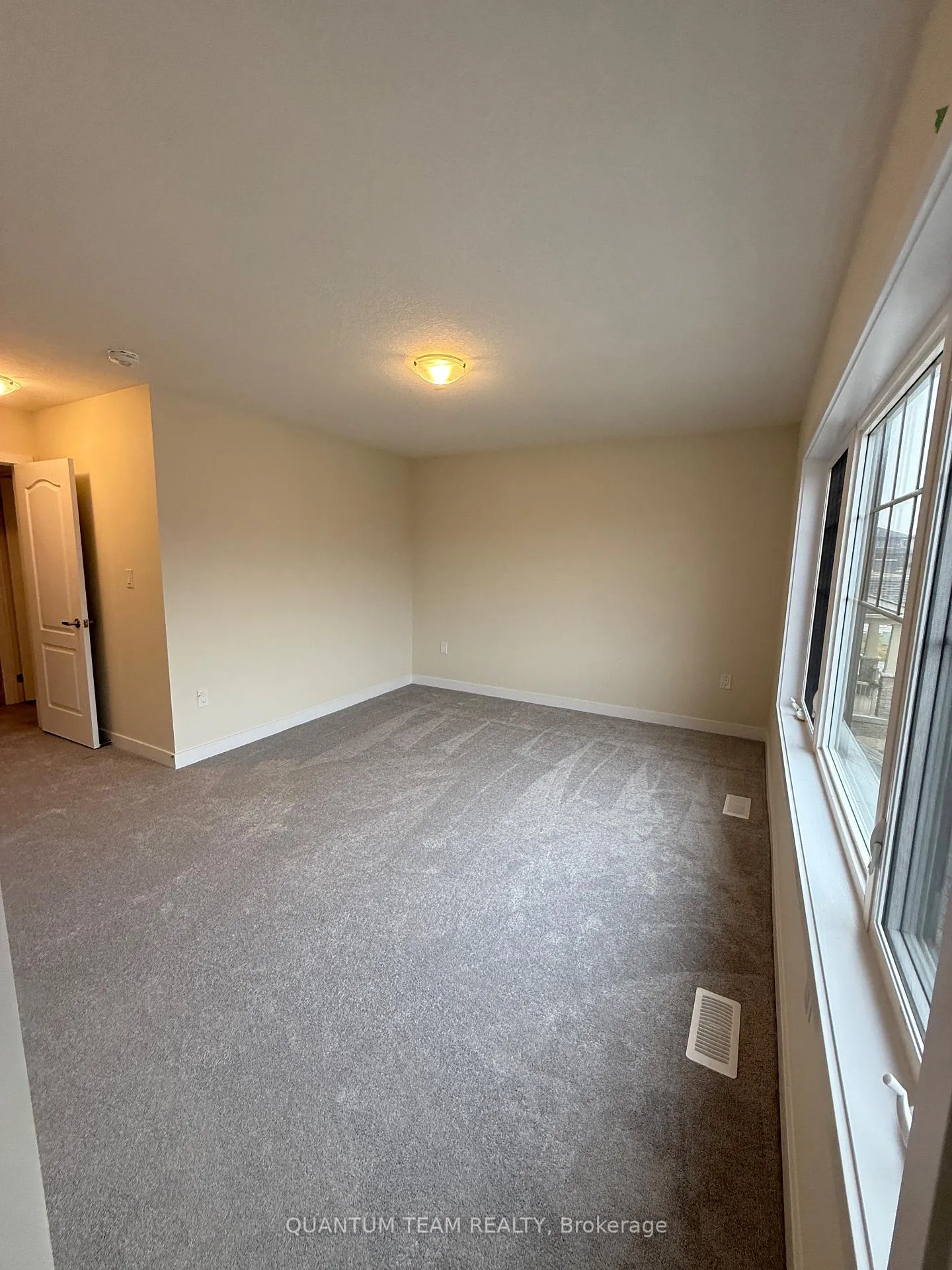 Photo 31 of 11 Wintergreen Crescent, Haldimand — HOMEH