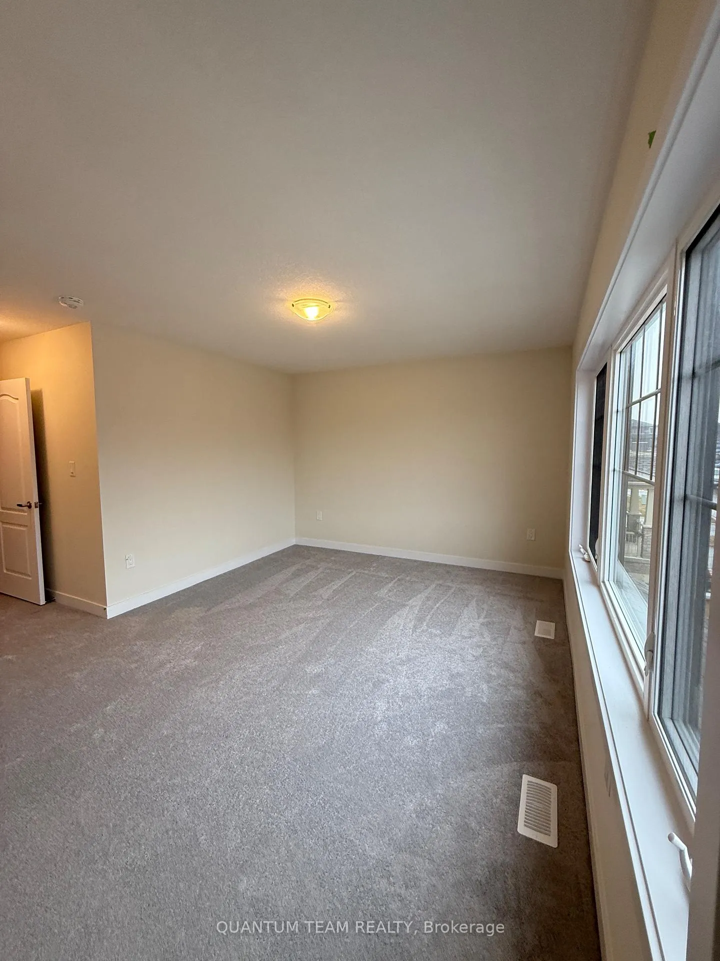 Photo 35 of 11 Wintergreen Crescent, Haldimand — HOMEH